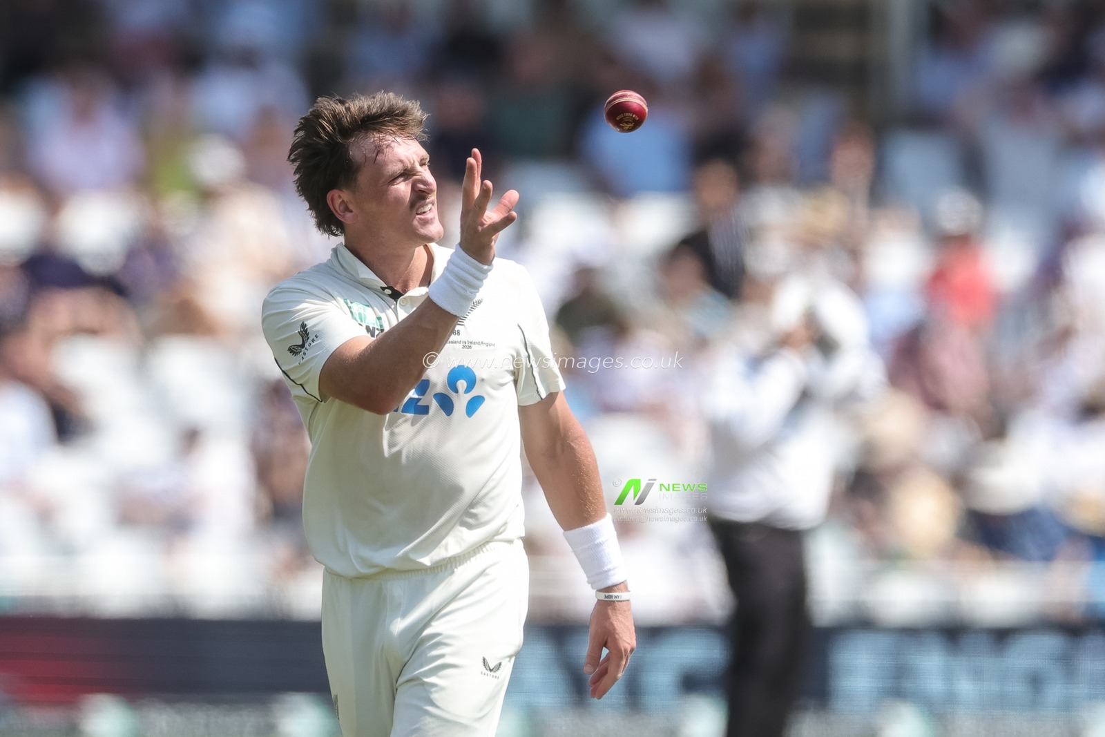 Nathan Smith of New Zealand receives the ball during the 3rd Rothesay Test Match Day 2 match England vs New Zealand at Trent Bridge, Nottingham, United Kingdom on 26 June 2026

(Photo by Mark Cosgrove/News Images)