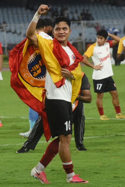 East Bengal FC player Edmund Lalrindika celebrates after winning the 135th Durand Cup final against Mohun Bagan Super Giant at the Vivekananda Yuba Bharati Krirangan in Kolkata, India, August 23, 2026. Photo by Debajyoti Chakraborty.(Photo: Debajyoti Chakraborty/News Images)