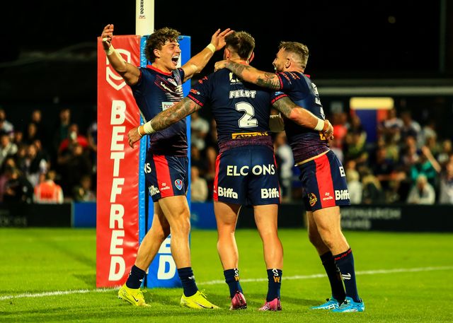 Kyle Feldt of St. Helens celebrates his try during the Betfred Super League round 21 match Wakefield Trinity vs St Helens at DIY Kitchens Stadium, Wakefield, United Kingdom, 8th August 2025

(Photo by Richard Bierton/News Images)