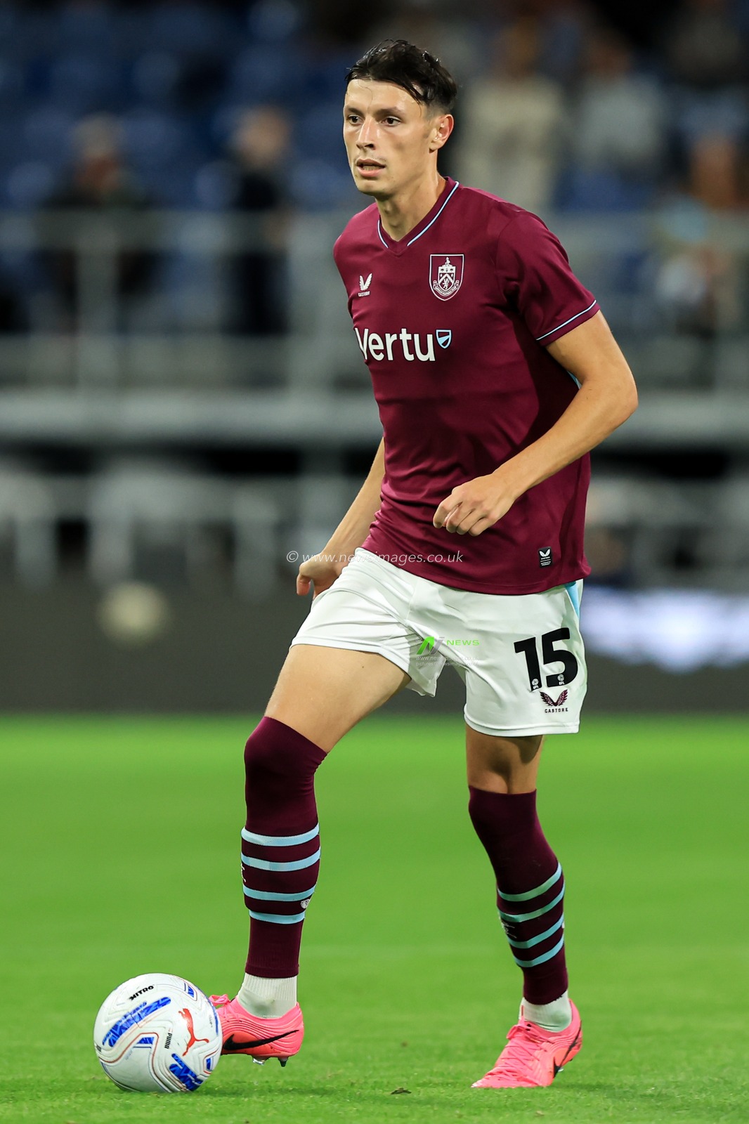 Anel Ahmedhodzic of Burnley with ball at his feet during the Sky Bet Championship match Burnley vs Middlesbrough at Turf Moor, Burnley, United Kingdom on 02 September 2026

(Photo by Jorge Horsted/News Images)