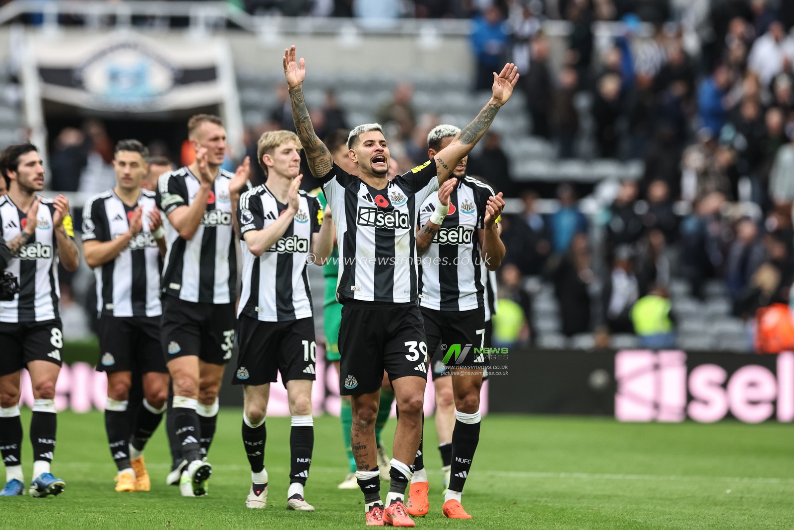 Bruno GuimarÃ£es of Newcastle United and team mates celebrate their 1-0 win during the Premier League match Newcastle United vs Arsenal at St. James's Park, Newcastle, United Kingdom, 2nd November 2024

(Photo by Mark Cosgrove/News Images)