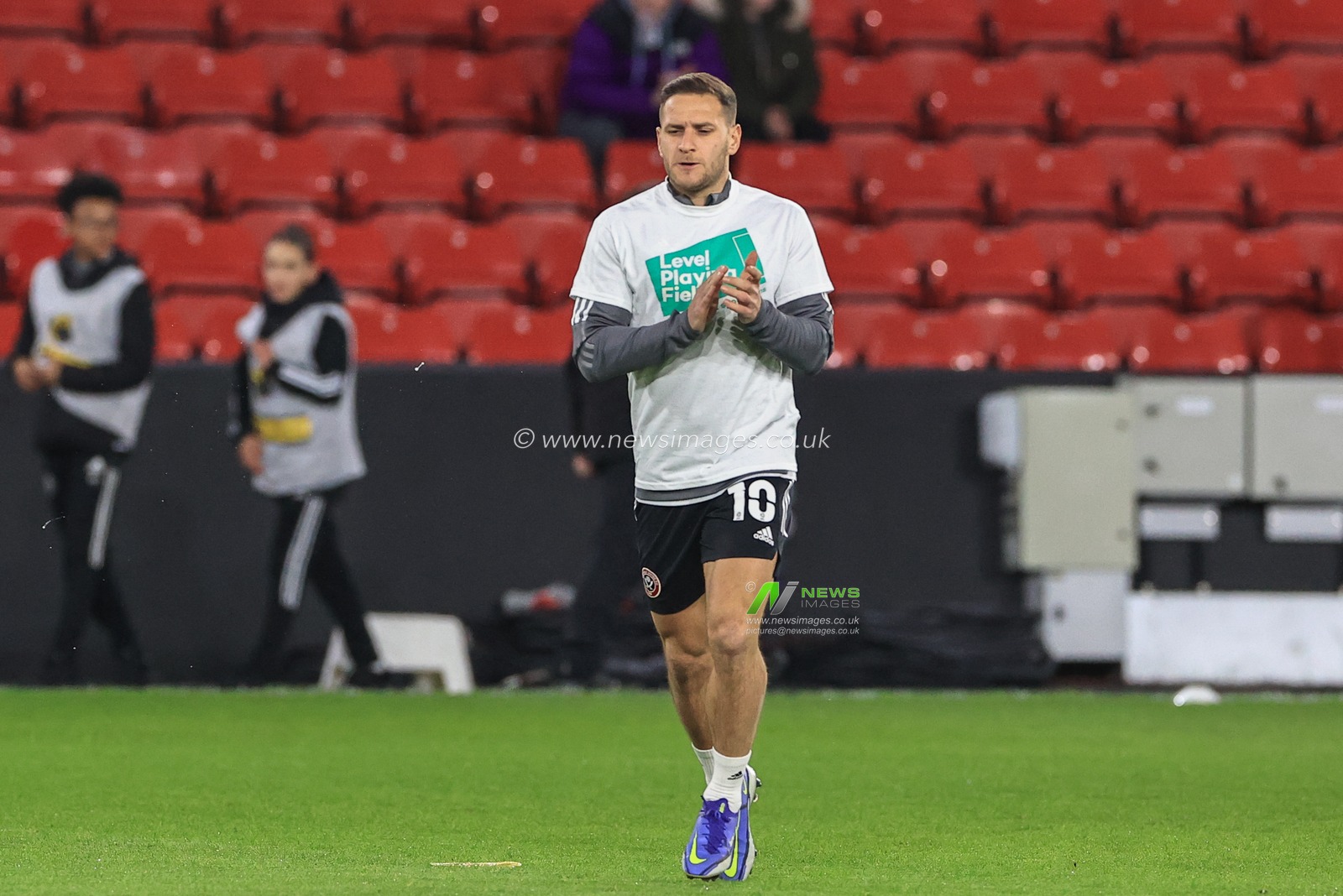 Billy Sharp #10 of Sheffield United during the pre-game warmup