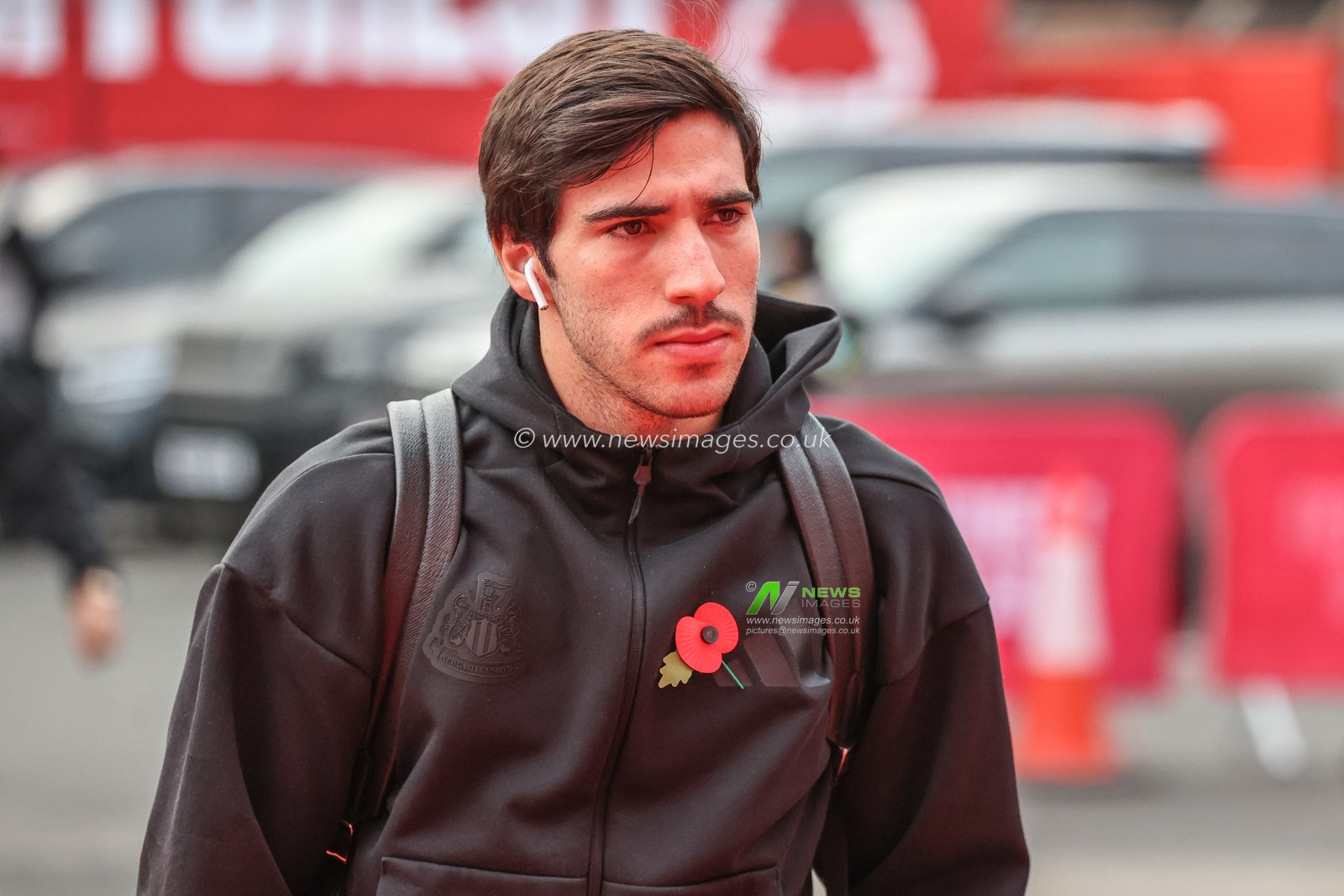 Sandro Tonali of Newcastle arrives during the Premier League match Nottingham Forest vs Newcastle United at City Ground, Nottingham, United Kingdom, 10th November 2024

(Photo by Alfie Cosgrove/News Images)