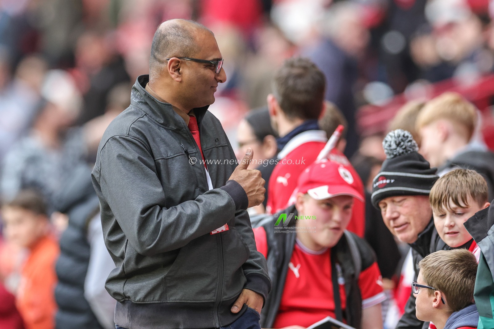 Barnsleyâ€™s club Chaplin Zac Zachariah gives the fans the thumbs up during the Sky Bet League 1 Play-off match Barnsley vs Bolton Wanderers at Oakwell, Barnsley, United Kingdom, 19th May 2023

(Photo by Mark Cosgrove/News Images)