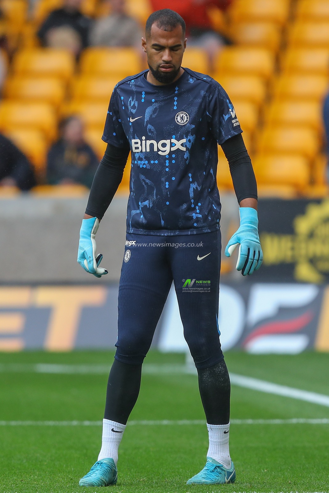 Robert SÃ¡nchez of Chelsea in the pregame warmup session during the Premier League match Wolverhampton Wanderers vs Chelsea at Molineux, Wolverhampton, United Kingdom, 25th August 2024

(Photo by Gareth Evans/News Images)