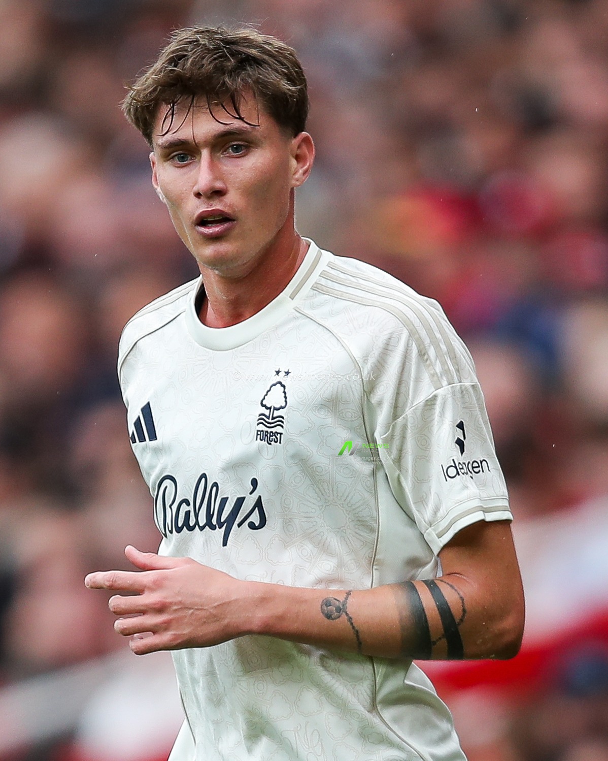 Nicolo Savona of Nottingham Forest in action during the Premier League match Arsenal vs Nottingham Forest at Emirates Stadium, London, United Kingdom, 13th September 2025

(Photo by Izzy Poles/News Images)