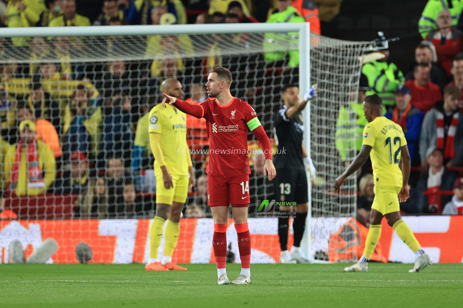 Jordan Henderson #14 of Liverpool shouts instructions to team mates