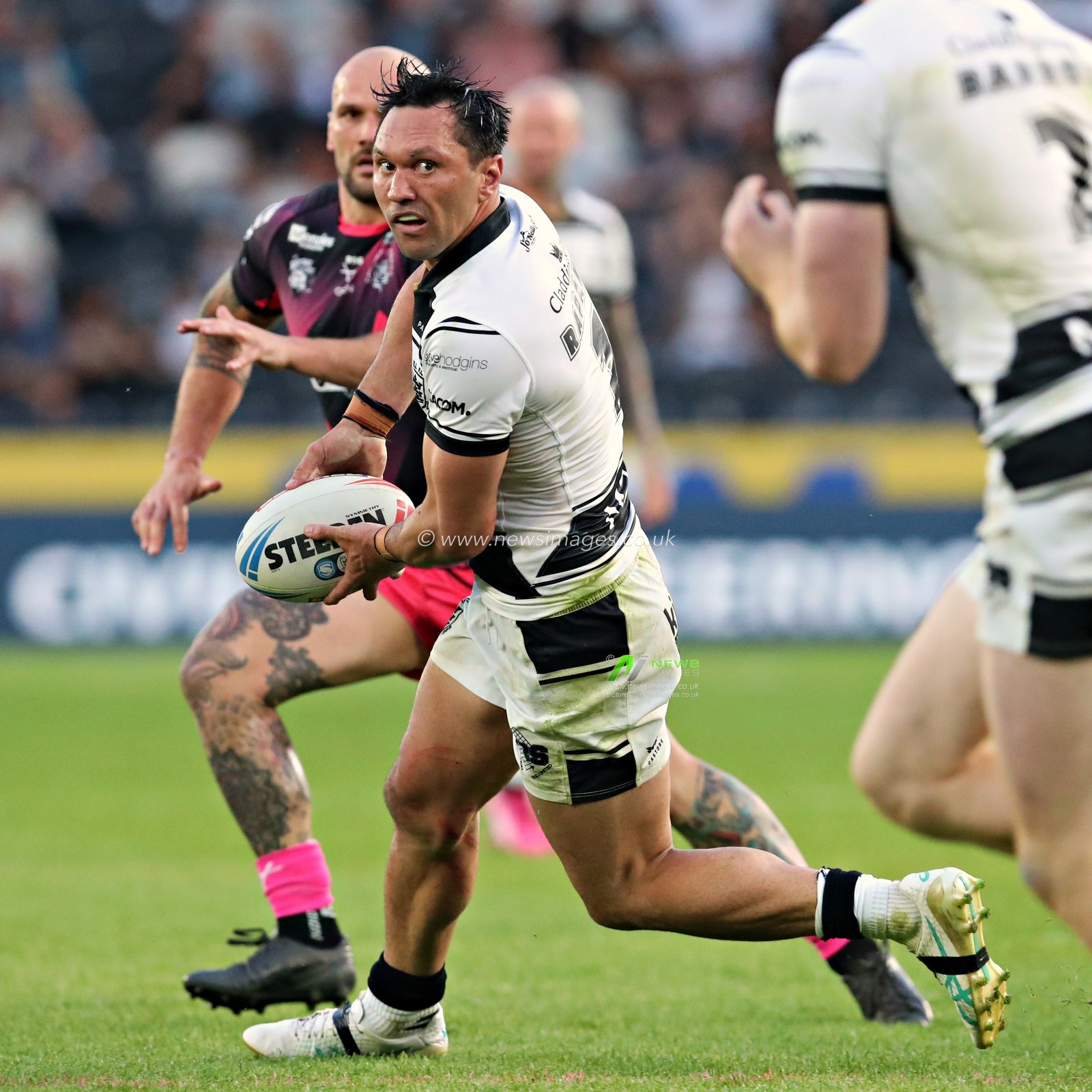 Jordan Rapana of Hull F.C. during the Betfred Super League Round 14 Hull FC vs Castleford Tigers at MKM Stadium, Hull, United Kingdom, 13th June 2025

(Photo by Sam Eaden/News Images)