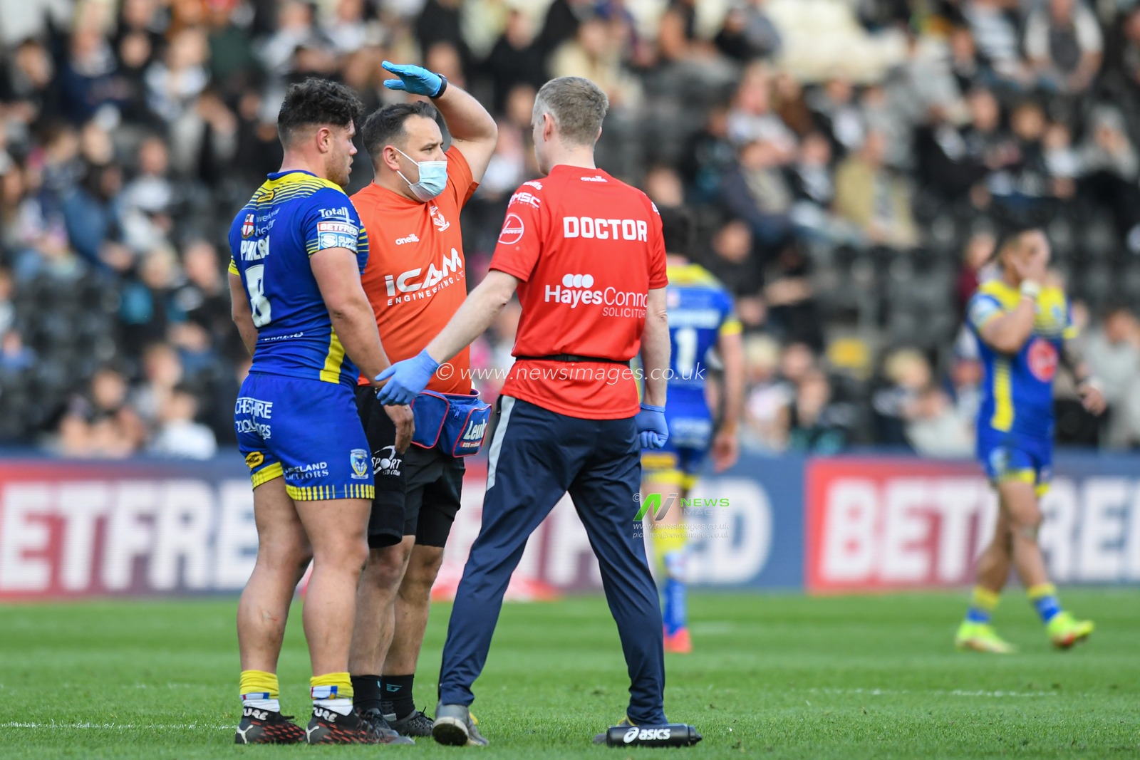 Joe Philbin #8 of Warrington Wolves leaves the pitch for a head assessment