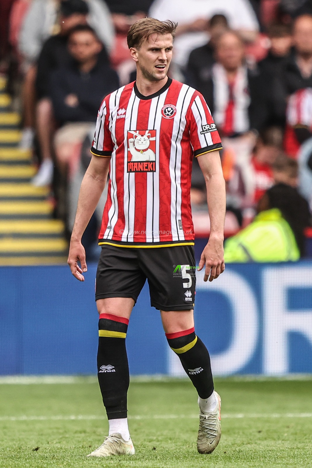 Rob Holding of Sheffield United during the Sky Bet Championship match Sheffield United vs Blackburn Rovers at Bramall Lane, Sheffield, United Kingdom, 3rd May 2025

(Photo by Alfie Cosgrove/News Images)