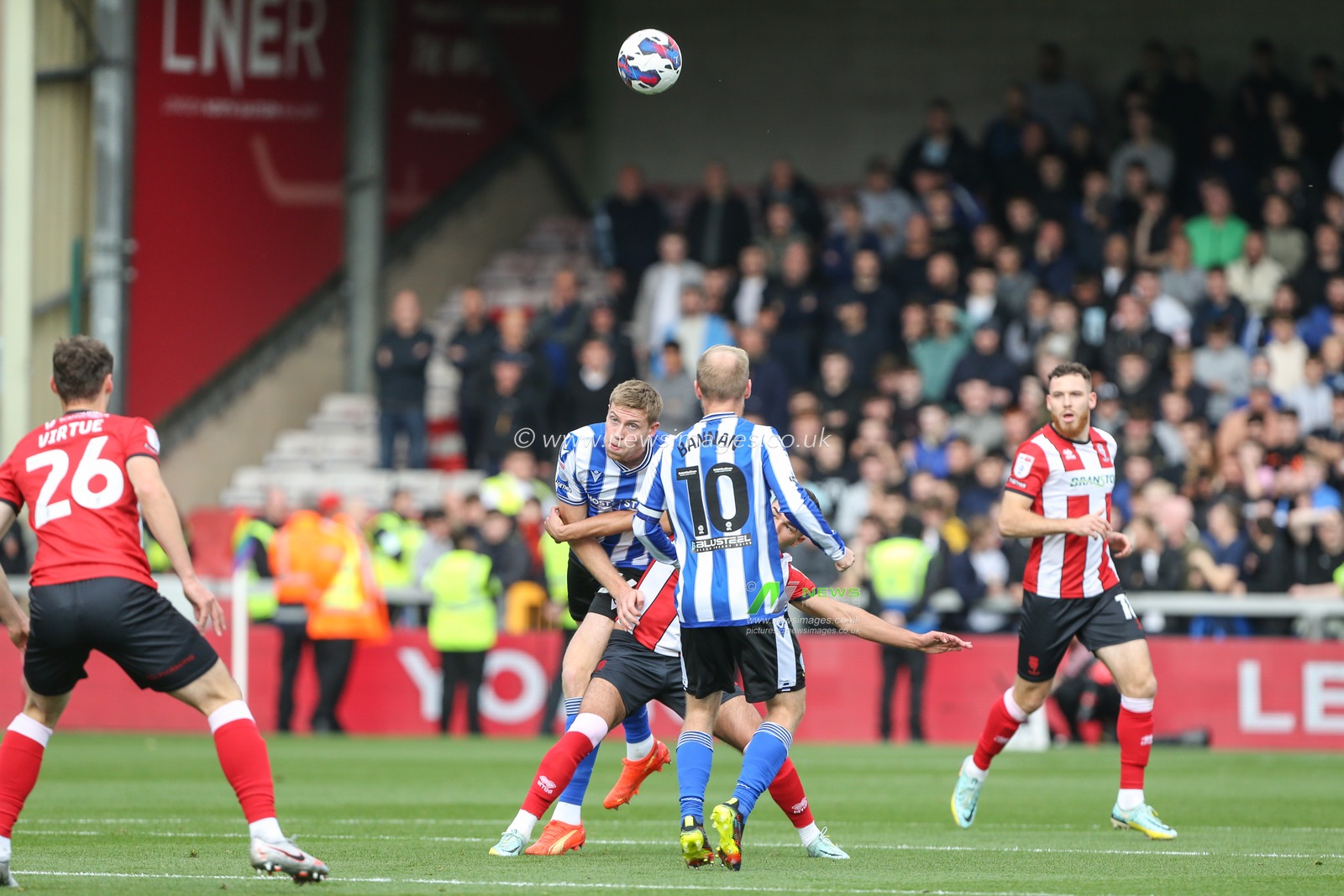 Mark McGuinness #34 of Sheffield Wednesday wins a header during the Sky Bet League 1 match Lincoln City vs Sheffield Wednesday at Gelder Group Sincil Bank Stadium, Lincoln, United Kingdom, 22nd October 2022

(Photo by Arron Gent/News Images)