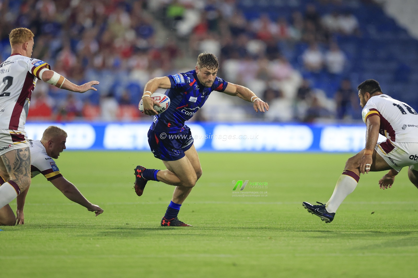 Jimmy Keinhorst #18 of Hull KR tries to find a way through during the Betfred Super League Round 25 match Huddersfield Giants vs Hull KR at John Smith's Stadium, Huddersfield, United Kingdom, 8th September 2023

(Photo by Conor Molloy/News Images)