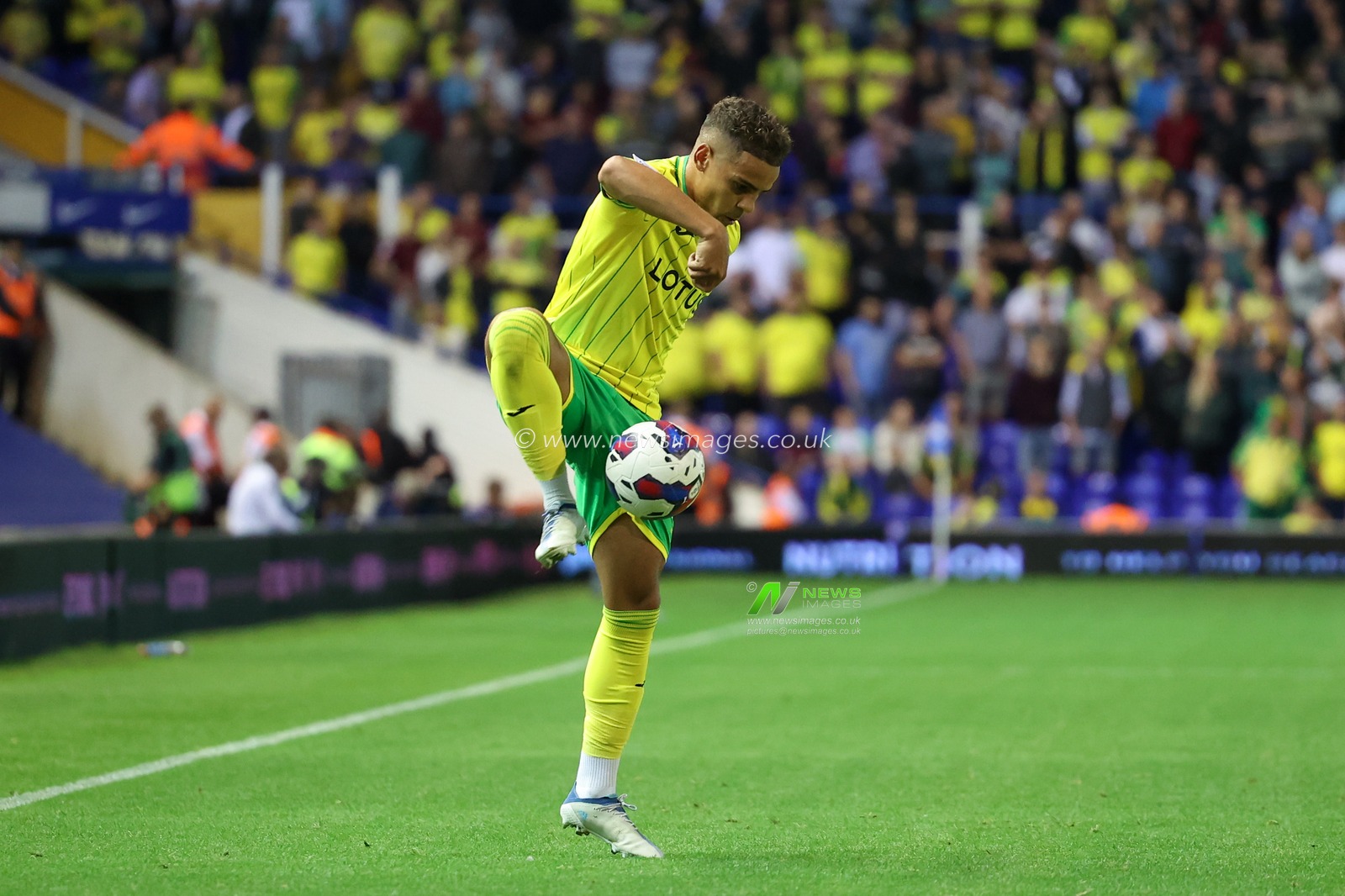 Max Aarons #2 of Norwich City controls the ball
