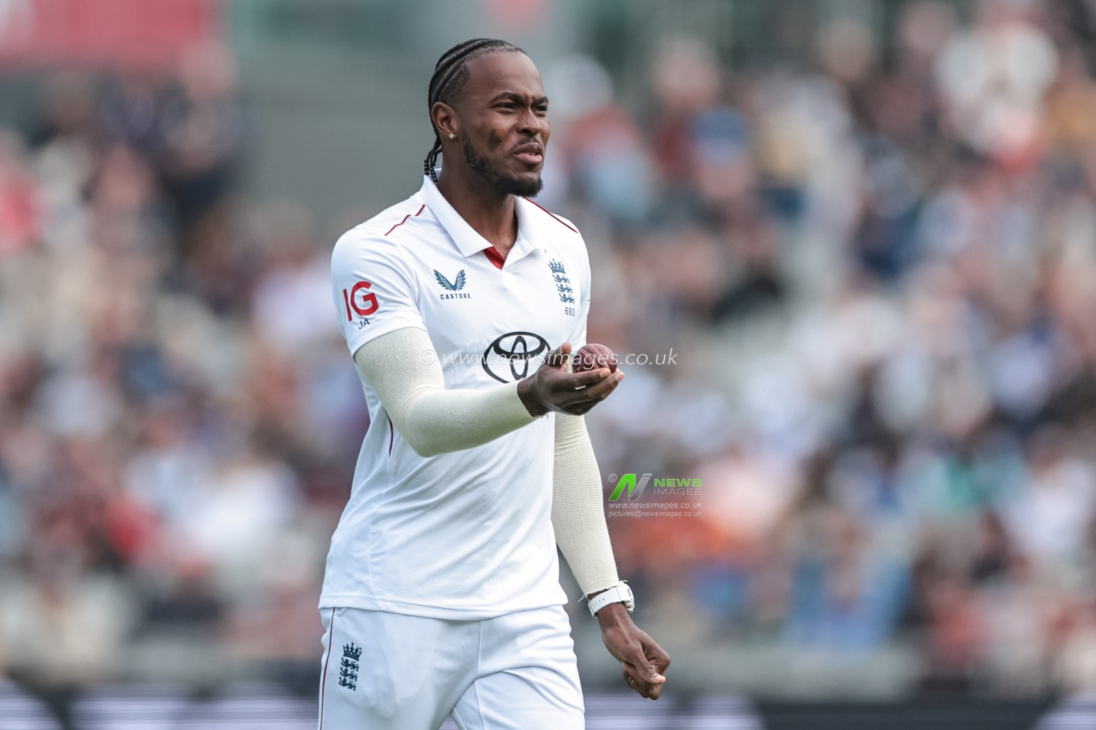 Jofra Archer of England inspects the ball as he prepares to bowl  during the 4th Rothesay Test Match match Day 1 England vs India at Old Trafford Cricket Ground, Manchester, United Kingdom, 22nd July 2025

(Photo by Mark Cosgrove/News Images)
