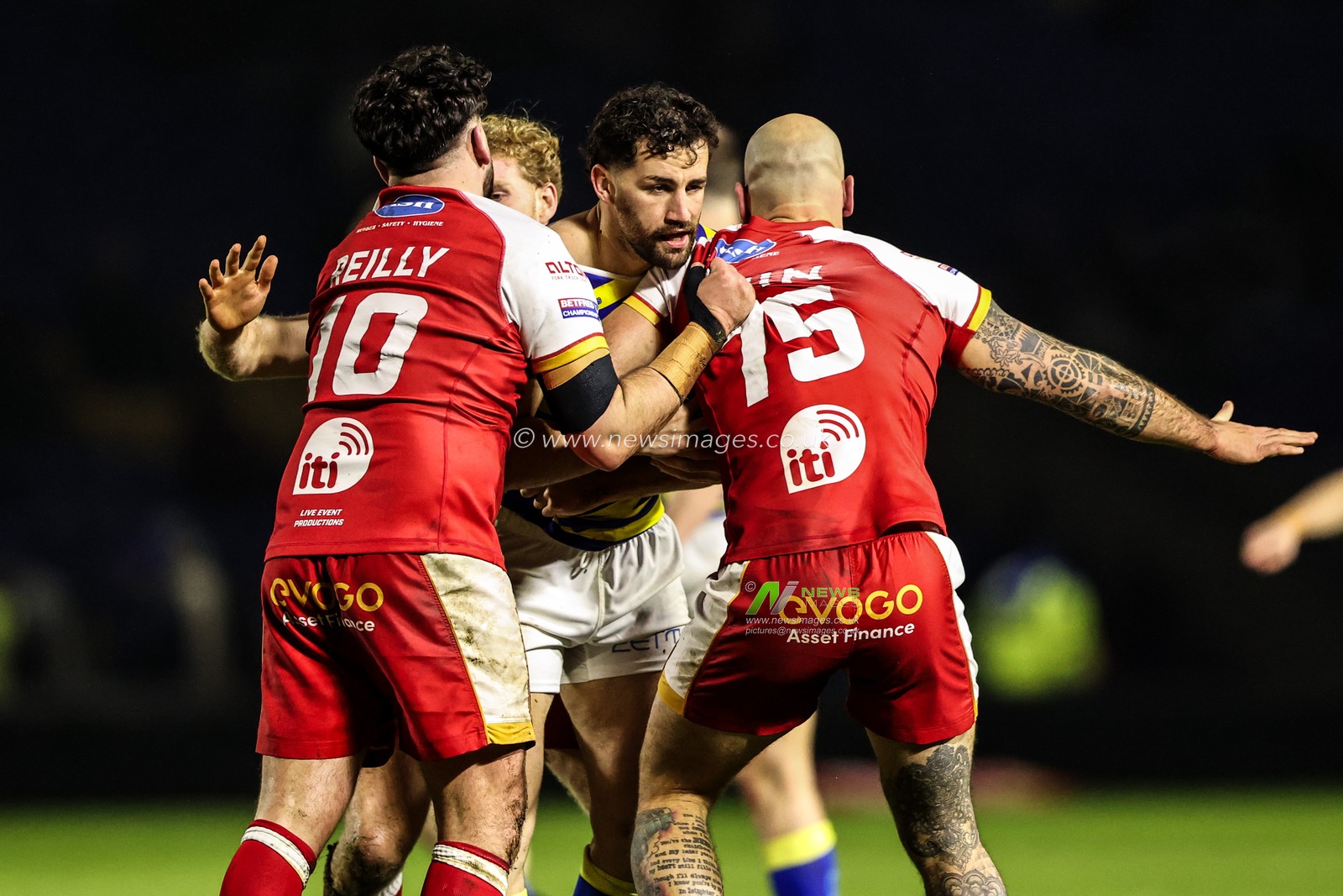 Toby King of Warrington Wolves is tackled during the Betfred Challenge Cup match Warrington Wolves vs Sheffield Eagles at The Halliwell Jones Stadium, Warrington, United Kingdom on 06 February 2026

(Photo by Alfie Cosgrove/News Images)