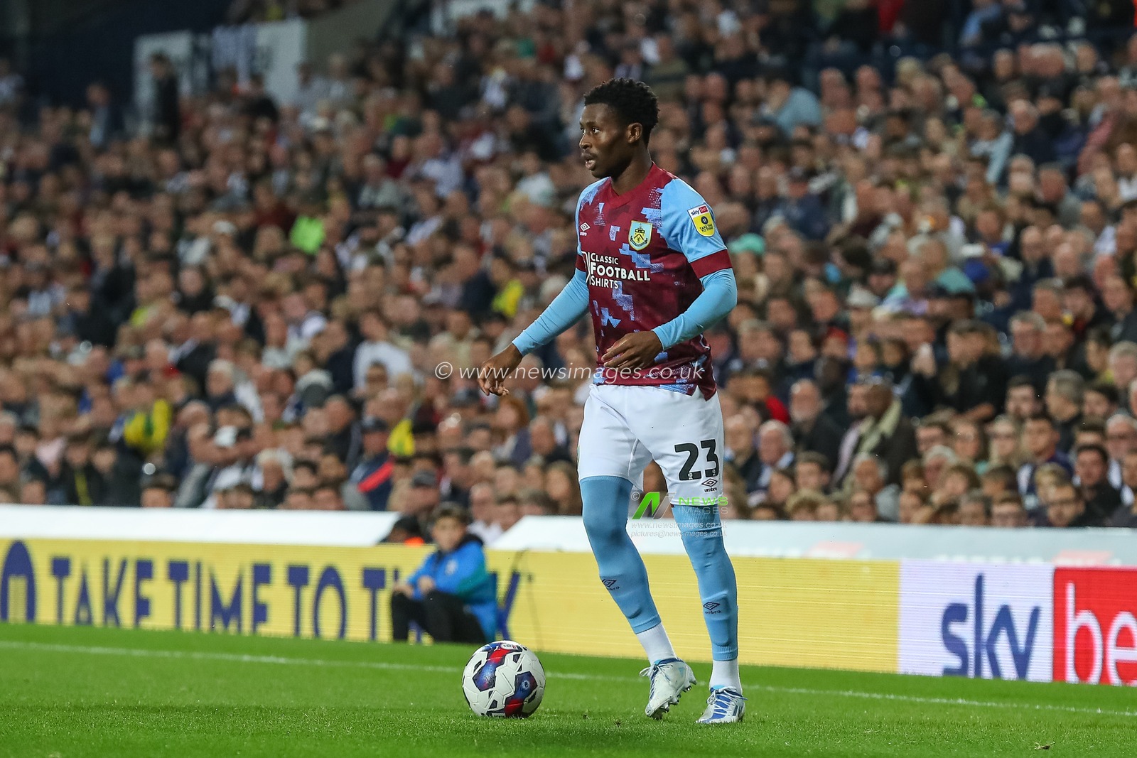 Nathan Tella #23 of Burnley in action during the game during the Sky Bet Championship match West Bromwich Albion vs Burnley at The Hawthorns, West Bromwich, United Kingdom, 2nd September 2022

(Photo by Gareth Evans/News Images)