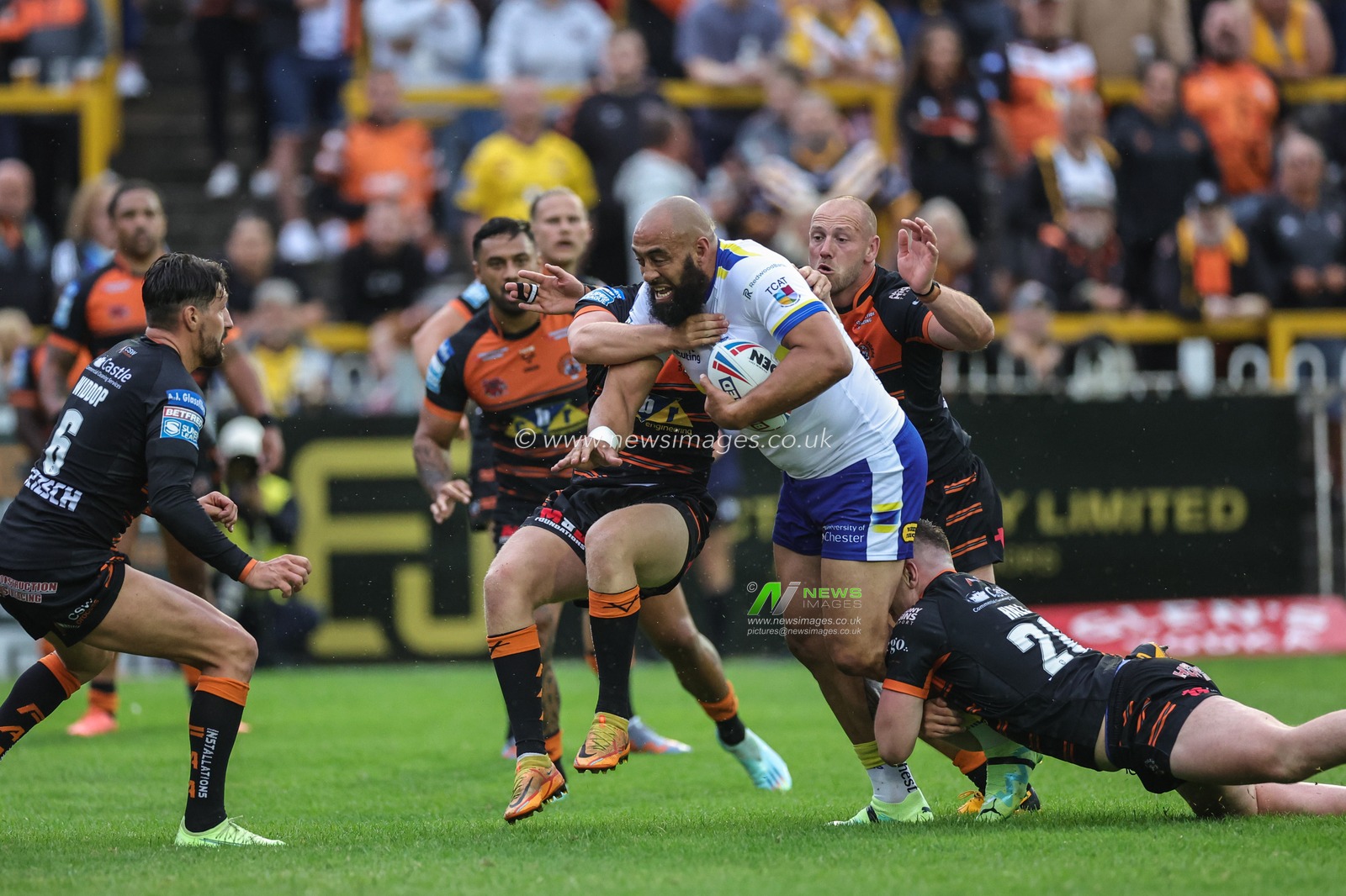 Sam Kasiano #14 of Warrington Wolves barges through during the Betfred Super League Round 16 match Castleford Tigers vs Warrington Wolves at The Mend-A-Hose Jungle, Castleford, United Kingdom, 23rd June 2023

(Photo by Mark Cosgrove/News Images)