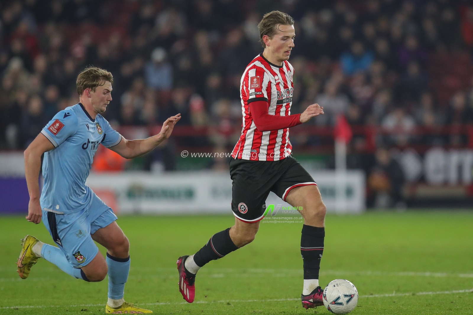 Sander Berge #8 of Sheffield United runs with the ball during the Emirates FA Cup Fourth Round Replay match Sheffield United vs Wrexham at Bramall Lane, Sheffield, United Kingdom, 7th February 2023

(Photo by James Heaton/News Images)
