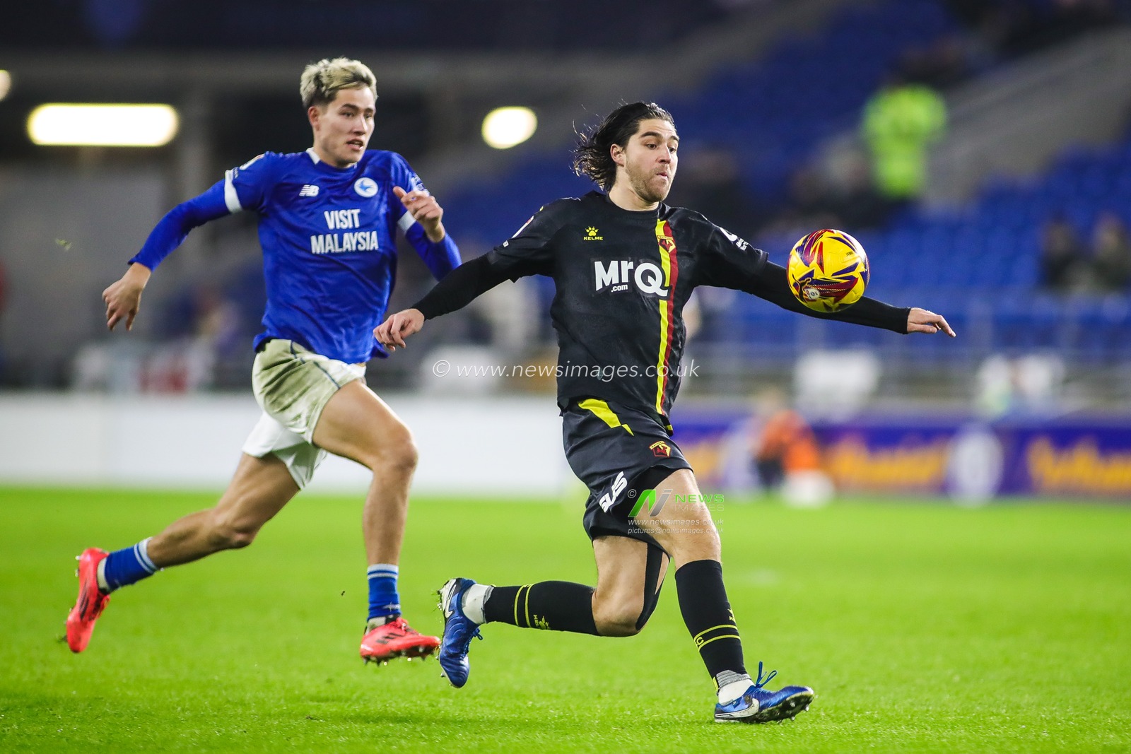 Francisco Sierralta of Watford under pressure from Rubin Colwill of Cardiff City during the Sky Bet Championship match Cardiff City vs Watford at Cardiff City Stadium, Cardiff, United Kingdom, 14th January 2025

(Photo by Andrew Lewis/News Images)