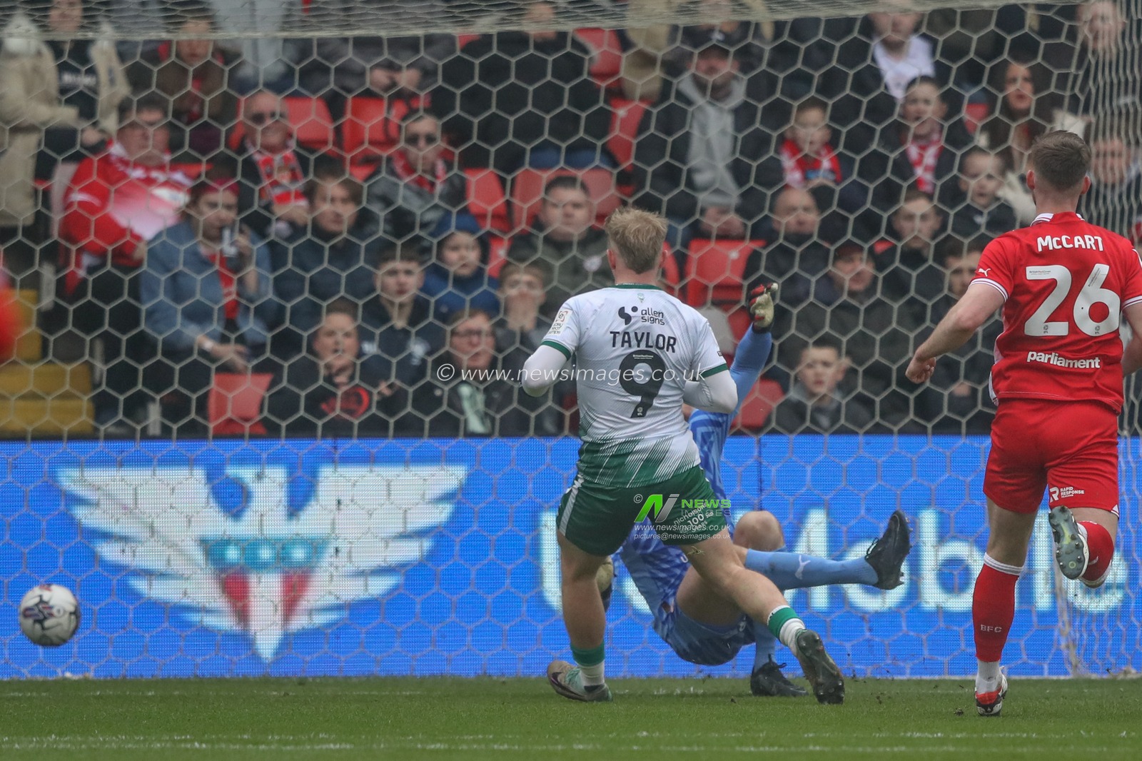 Joe Taylor of Lincoln City scores to make it 0-1 during the Sky Bet League 1 match Barnsley vs Lincoln City at Oakwell, Barnsley, United Kingdom, 9th March 2024

(Photo by Alfie Cosgrove/News Images)