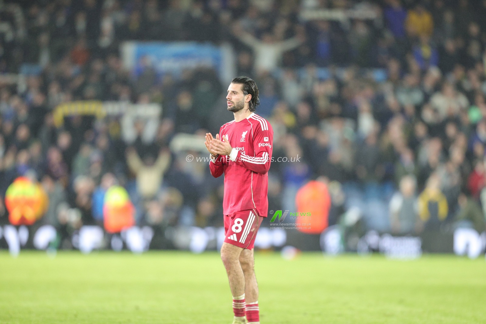 Dominik Szoboszlai of Liverpool applauds the fans after the game during the Premier League match Leeds United vs Liverpool at Elland Road, Leeds, United Kingdom, 6th December 2025

(Photo by Richard Bierton/News Images)

*** GER AUT SUI OUT ***