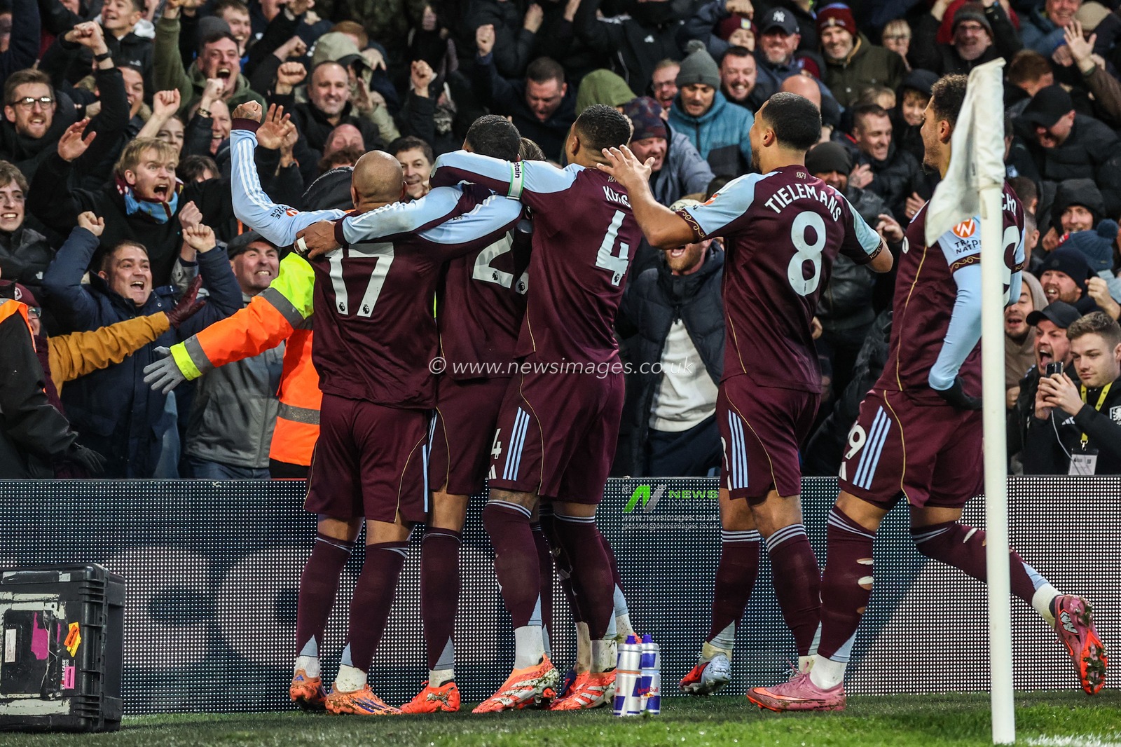 Morgan Rogers of Aston Villa celebrates his goal to make it 1-2 during the Premier League match Leeds United vs Aston Villa at Elland Road, Leeds, United Kingdom, 23rd November 2025

(Photo by Alfie Cosgrove/News Images)

*** GER AUT SUI OUT ***