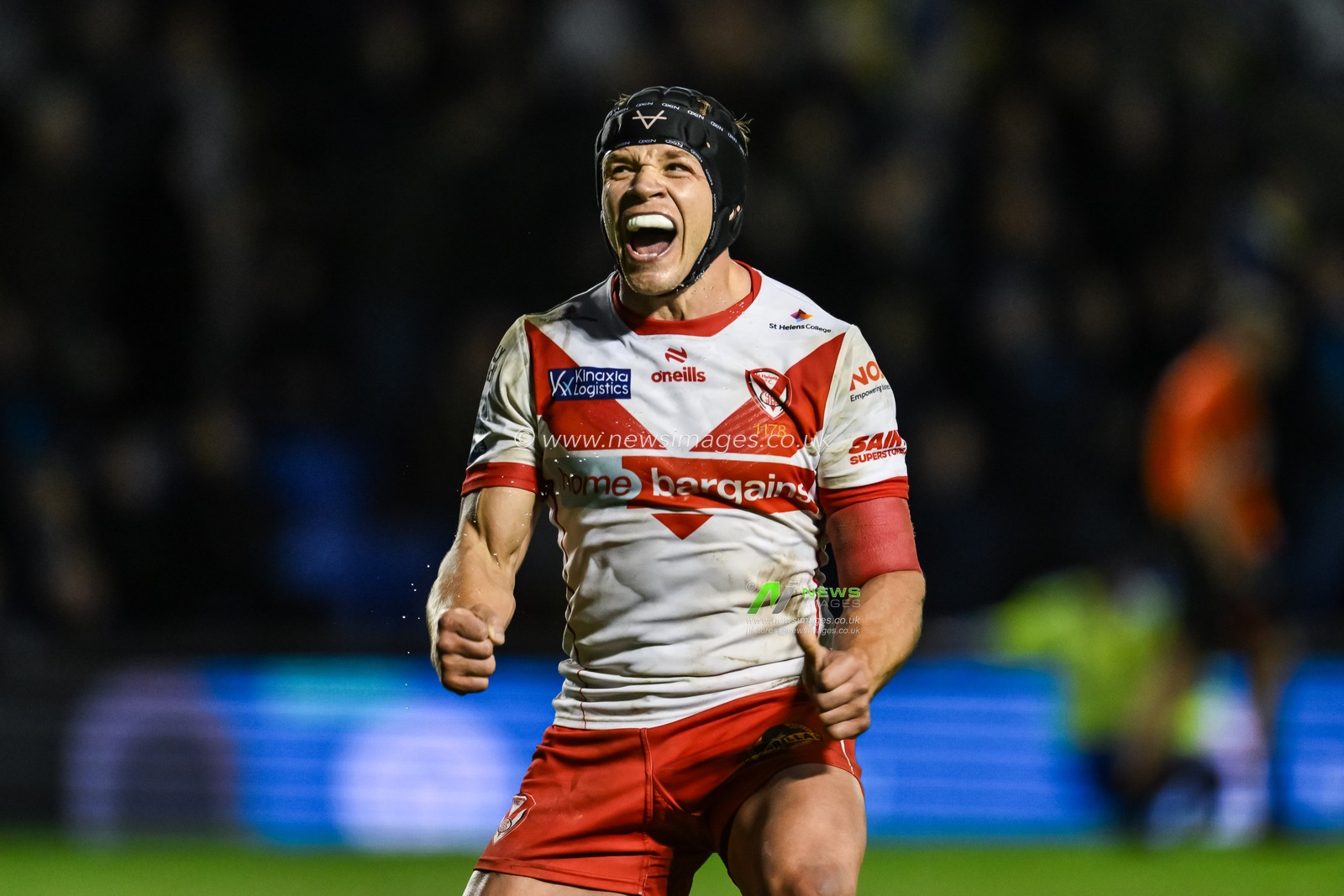 Jonny Lomax of St. Helens celebrates his sides successful conversion attempt which levels the score during the Betfred Super League play-off Eliminator 2 Warrington Wolves v St Helens at Halliwell Jones Stadium, Warrington, United Kingdom, 28th September 2024

(Photo by Craig Thomas/News Images)