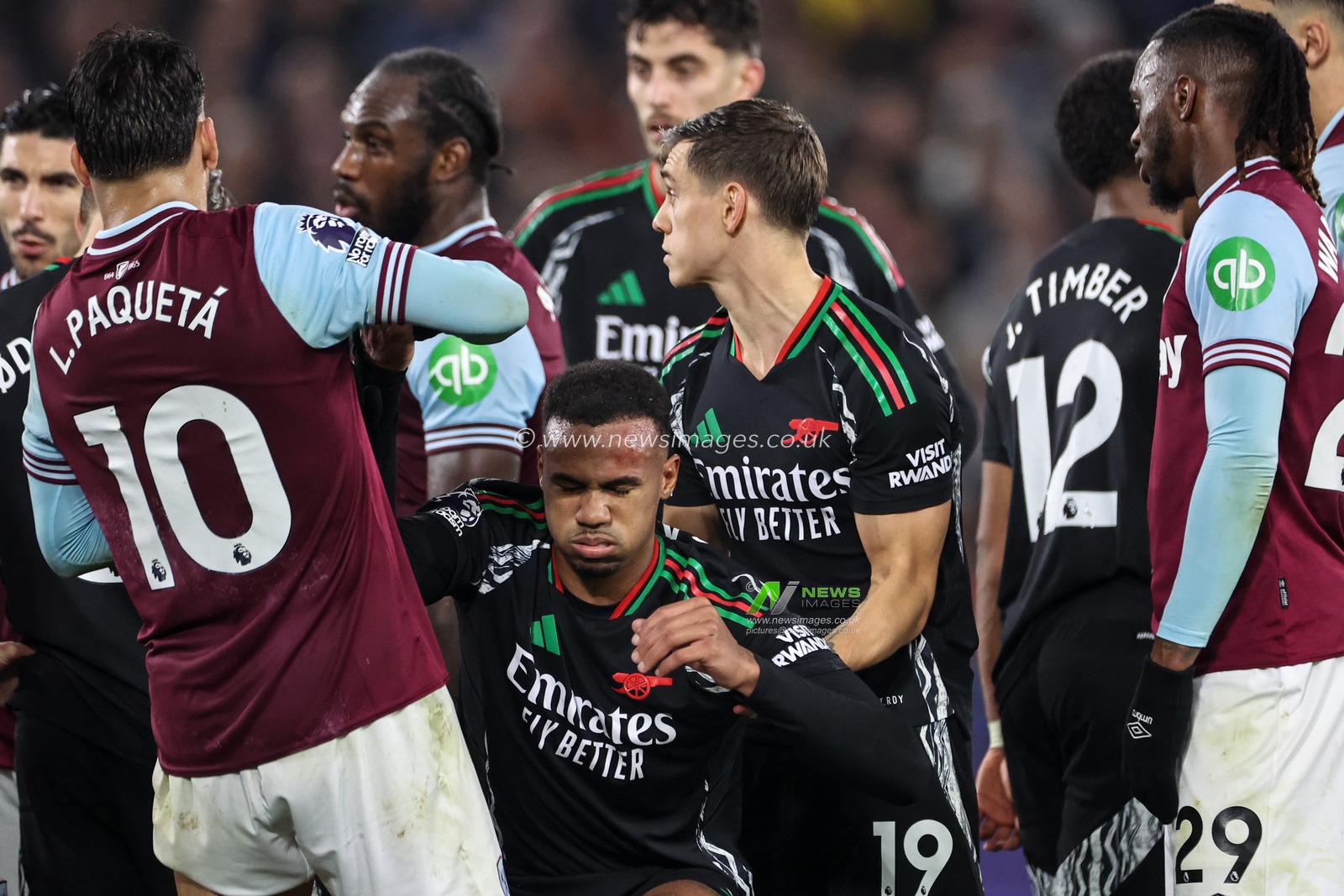 Gabriel of Arsenal with bump on his head after Åukasz FabiaÅ„ski of West Ham United watched him in the head, penalty given during the Premier League match West Ham United vs Arsenal at London Stadium, London, United Kingdom, 30th November 2024

(Photo by Mark Cosgrove/News Images)