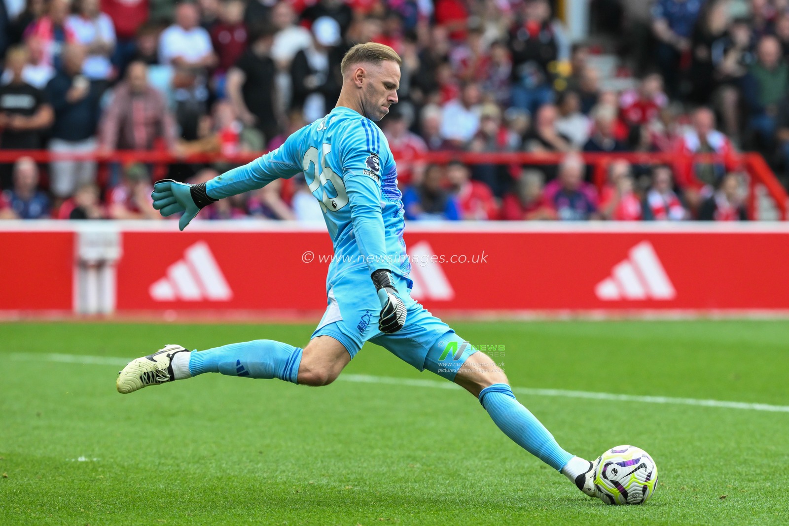 Matz Sels of Nottingham Forest during the Premier League match Nottingham Forest vs Wolverhampton Wanderers at City Ground, Nottingham, United Kingdom, 31st August 2024

(Photo by Craig Thomas/News Images)