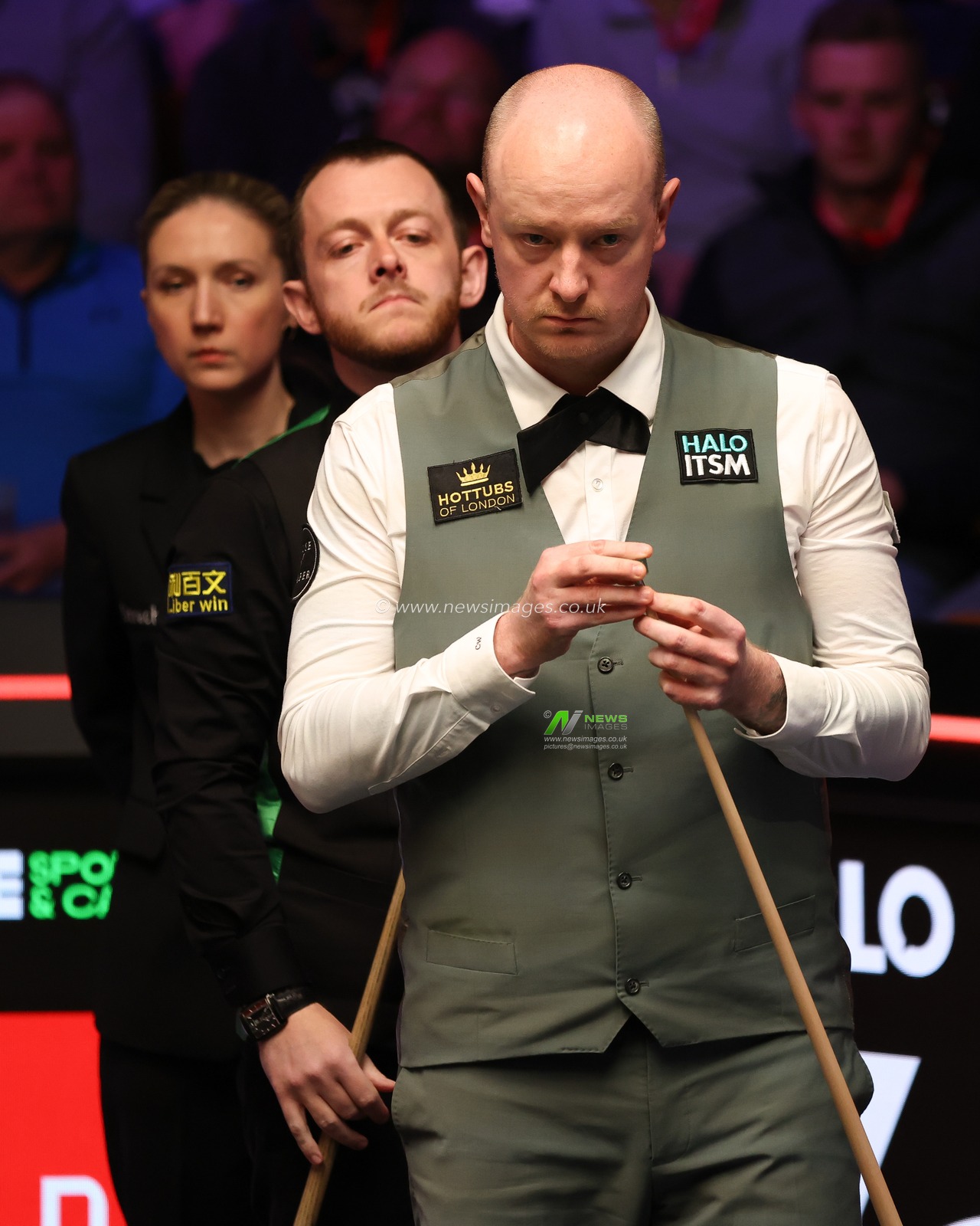 Chris Wakelin and Mark Allen during the 2025 Halo World Snooker Championship at Crucible Theatre, Sheffield, United Kingdom, 25th April 2025

(Photo by Alex Roebuck/News Images)