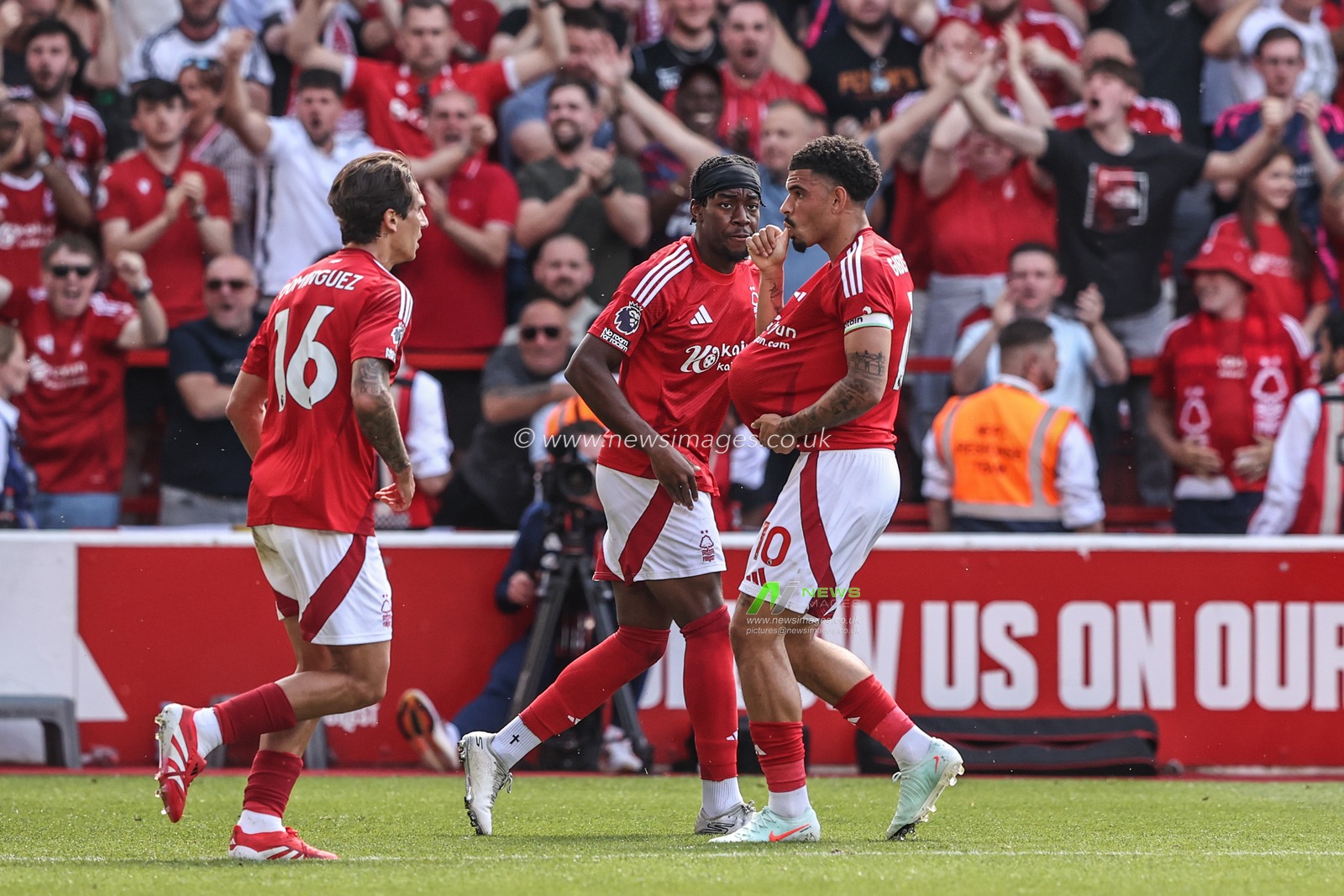 Morgan Gibbs-White of Nottingham Forest celebrates his goal to make it 1-1 during the Premier League match Nottingham Forest vs Leicester City at City Ground, Nottingham, United Kingdom, 11th May 2025

(Photo by Alfie Cosgrove/News Images)