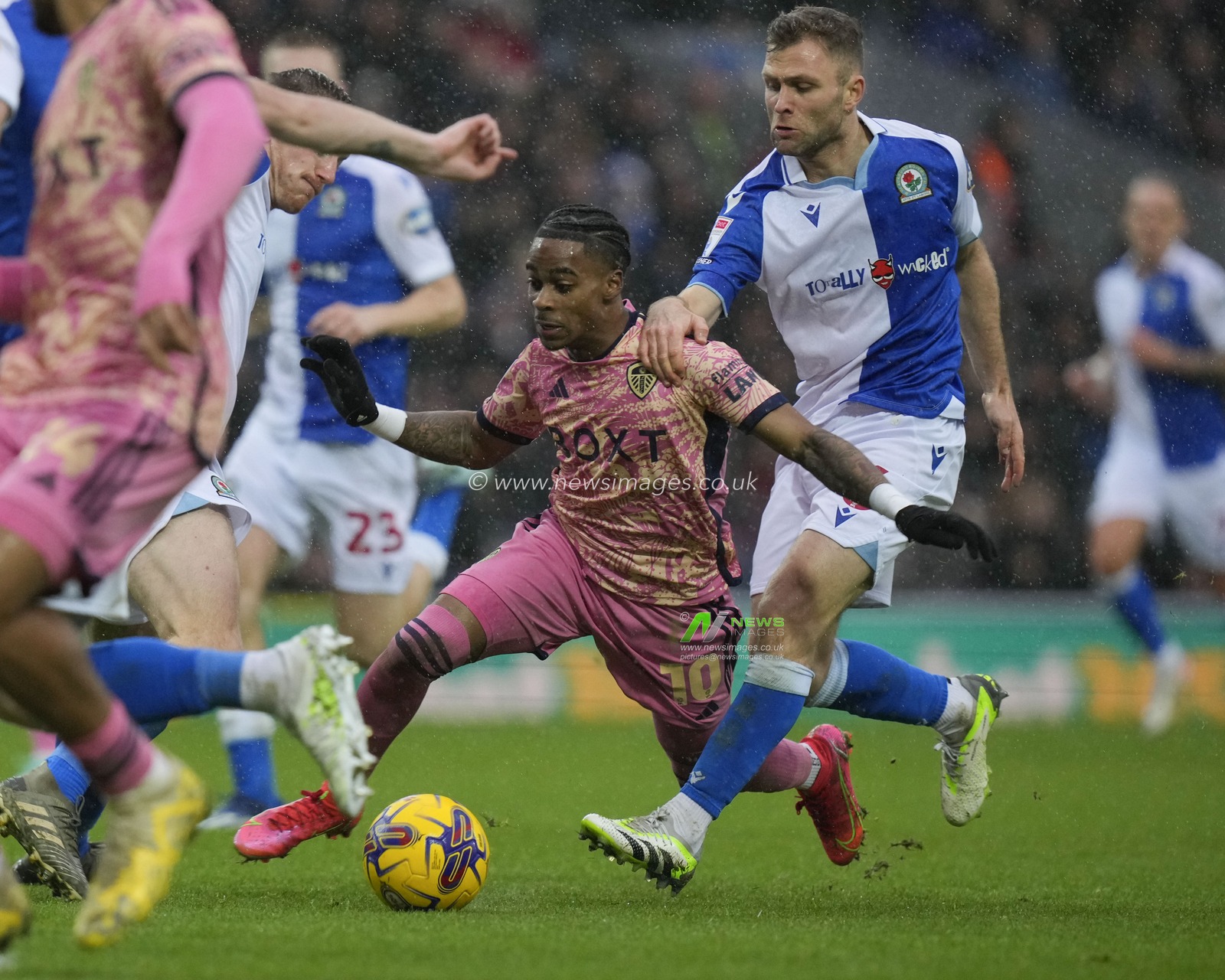 Crysencio Summerville #10 of Leeds United is challenged by Sondre Tronstad #6 of Blackburn Rovers during the Sky Bet Championship match Blackburn Rovers vs Leeds United at Ewood Park, Blackburn, United Kingdom, 9th December 2023

(Photo by Steve Flynn/News Images)