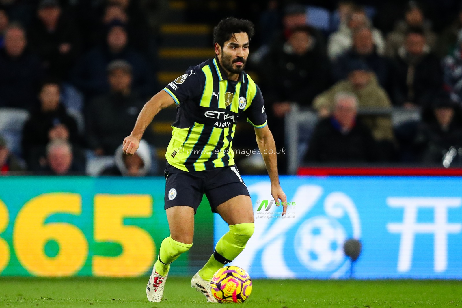 Ilkay Gundogan of Manchester City runs with the ball during the Premier League match Crystal Palace vs Manchester City at Selhurst Park, London, United Kingdom, 7th December 2024

(Photo by Izzy Poles/News Images)