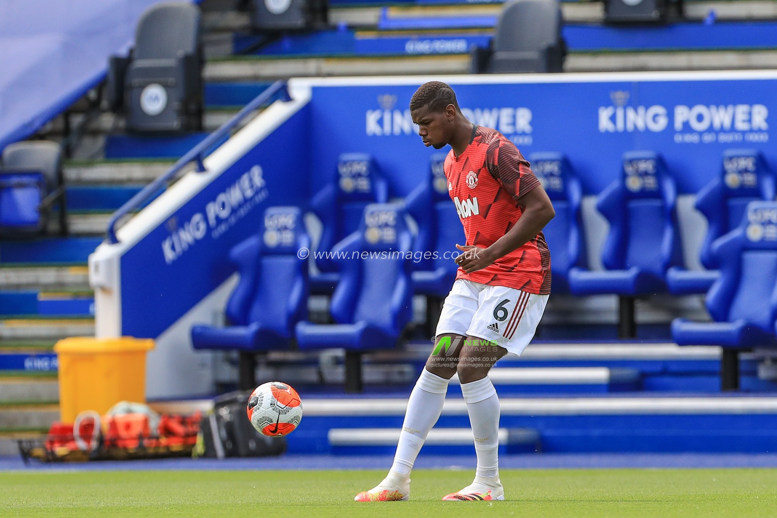 Paul Pogba (6) of Manchester United warming up ahead of kick-off