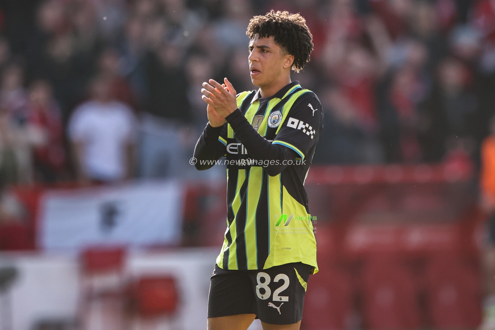 Rico Lewis of Manchester City applauds the fans after the game during the Premier League match Nottingham Forest vs Manchester City at City Ground, Nottingham, United Kingdom, 8th March 2025

(Photo by Alfie Cosgrove/News Images)