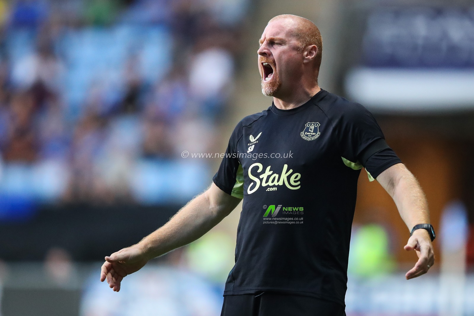 Sean Dyche manager of Everton shouts at his players during the Pre-season friendly match Coventry City vs Everton at Coventry Building Society Arena, Coventry, United Kingdom, 30th July 2024

(Photo by Gareth Evans/News Images)