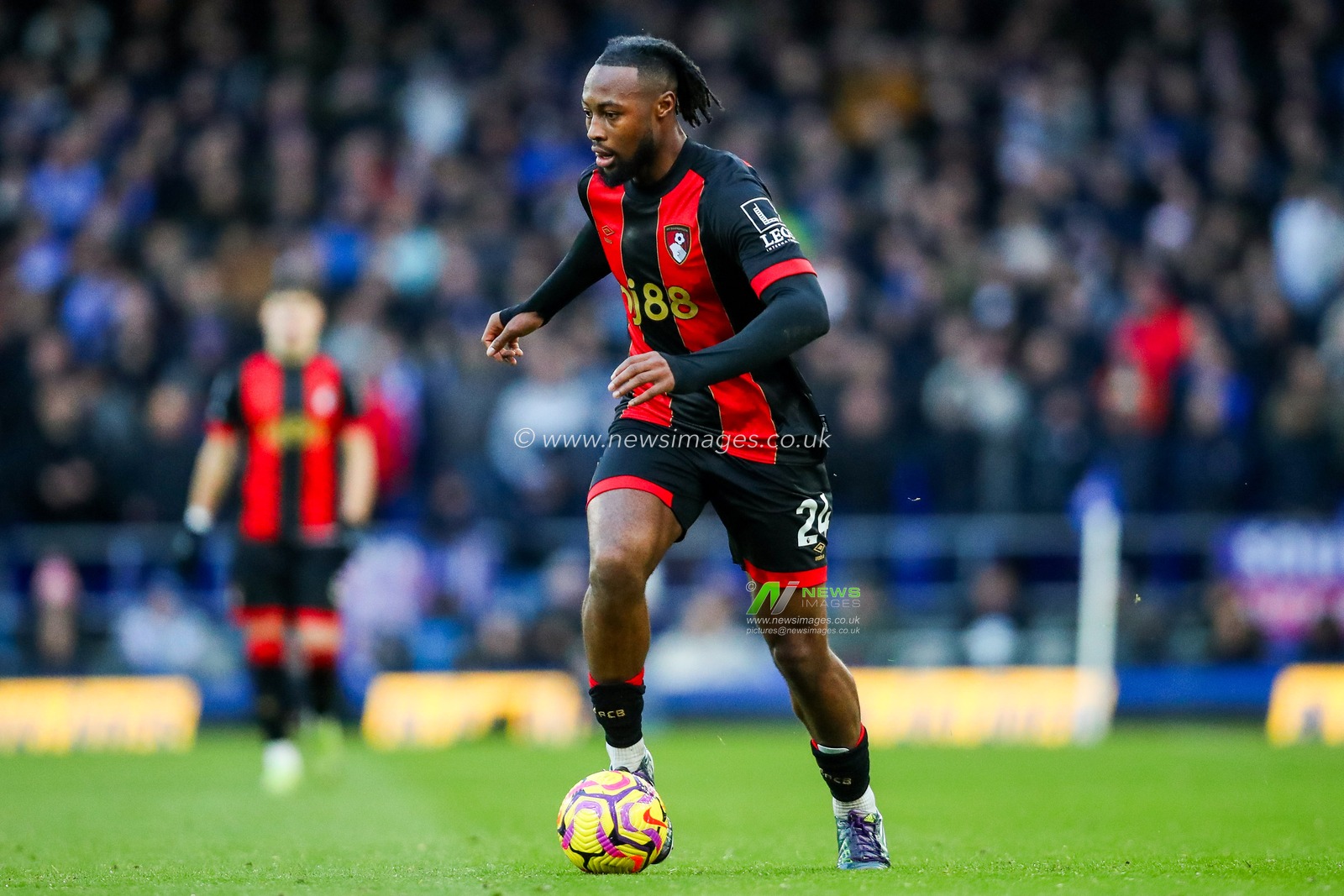 Antoine Semenyo of AFC Bournemouth runs with the ball during the Premier League match Ipswich Town vs Bournemouth at Portman Road, Ipswich, United Kingdom, 8th December 2024

(Photo by Izzy Poles/News Images)