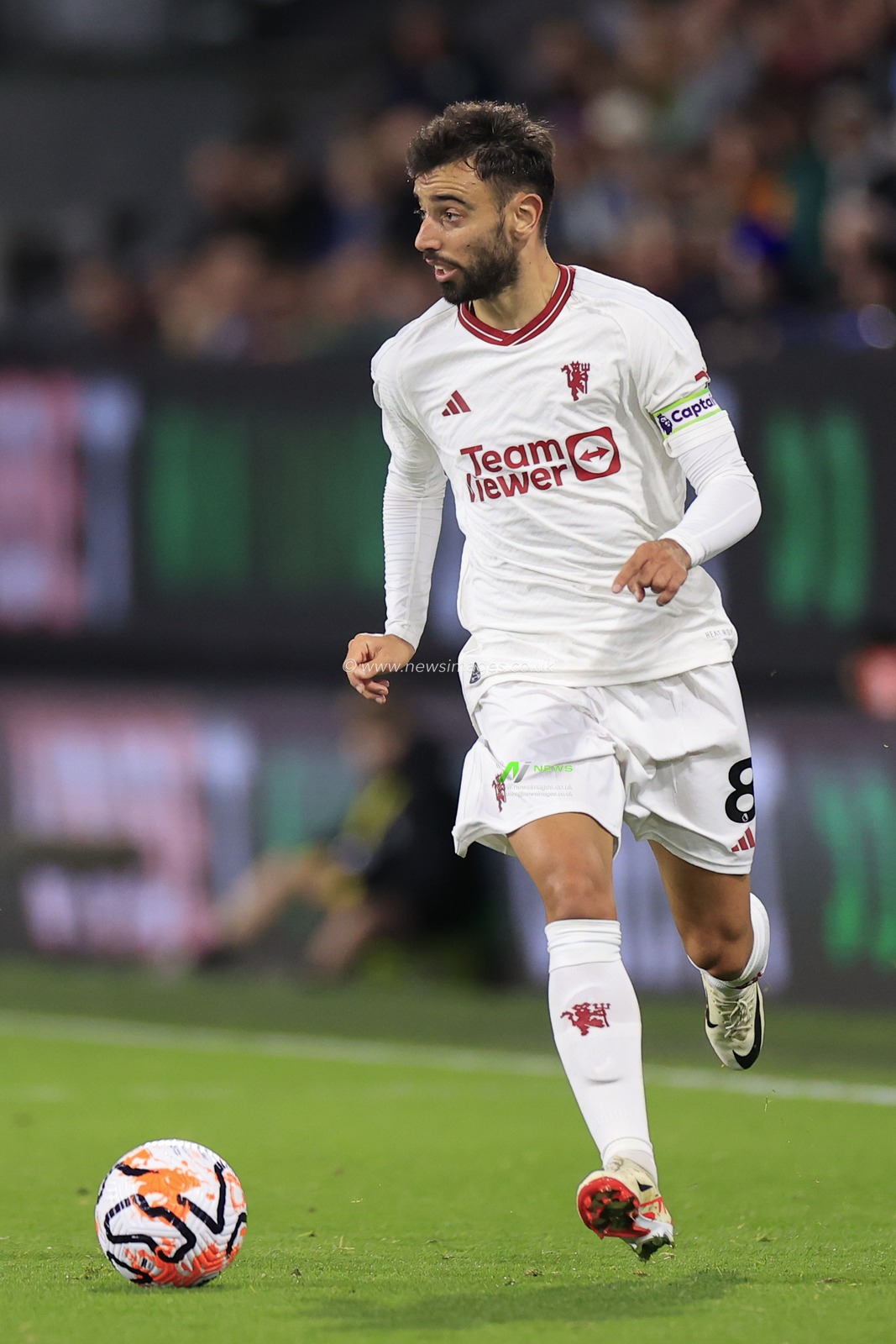 Bruno Fernandes #8 of Manchester United runs with the ball during the Premier League match Burnley vs Manchester United at Turf Moor, Burnley, United Kingdom, 23rd September 2023

(Photo by Conor Molloy/News Images)
