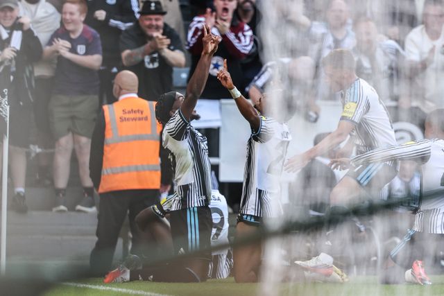 Joe Willock of Newcastle United celebrates his goal to make it 1-1 during the Premier League match Newcastle Untied vs Liverpool at St. James's Park, Newcastle, United Kingdom on 23 August 2026

(Photo by Alfie Cosgrove/News Images)