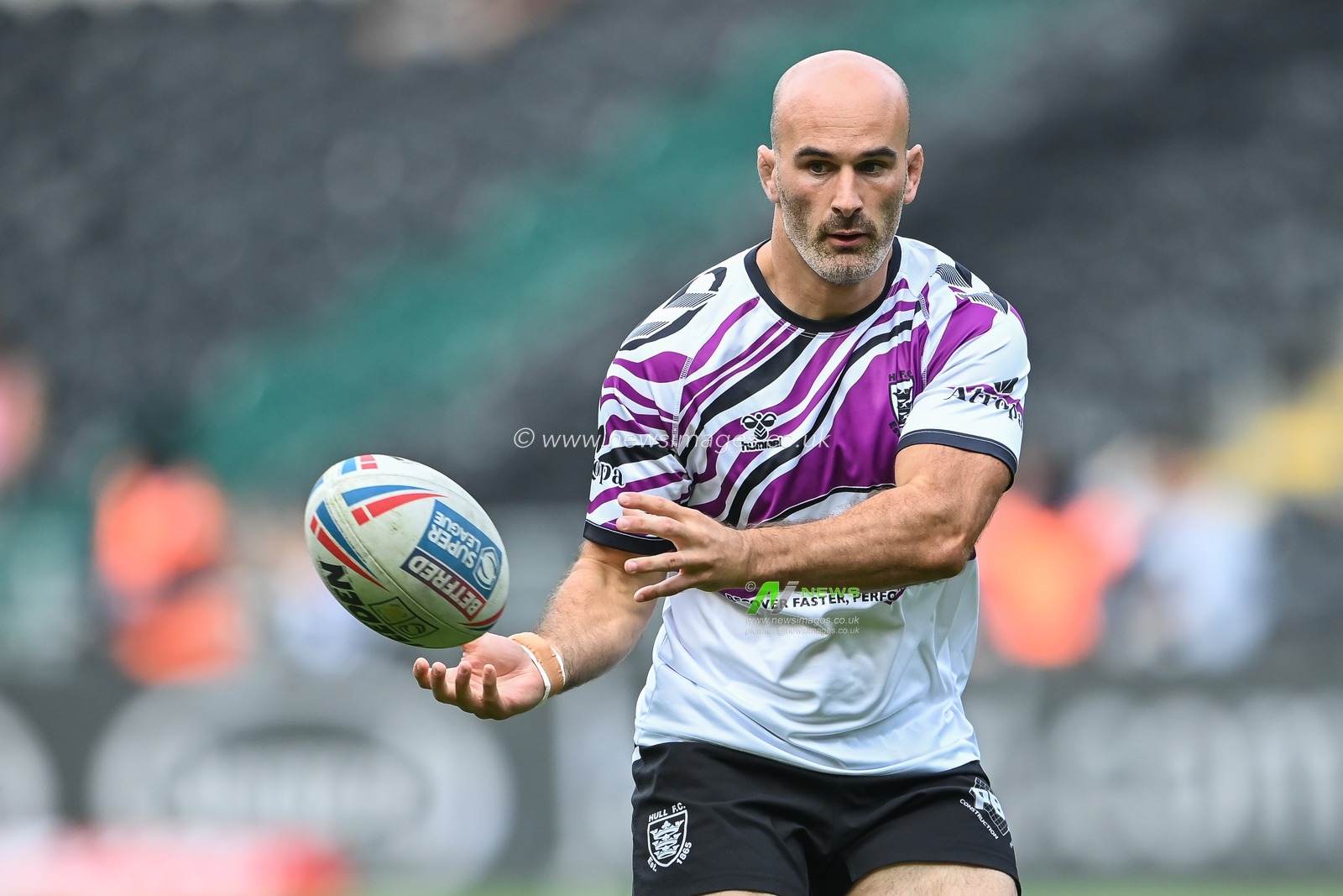 Danny Houghton #9 of Hull FC during pre match warm up ahead of the Betfred Super League match Hull FC vs Hull KR at MKM Stadium, Hull, United Kingdom, 3rd September 2022

(Photo by Craig Thomas/News Images)