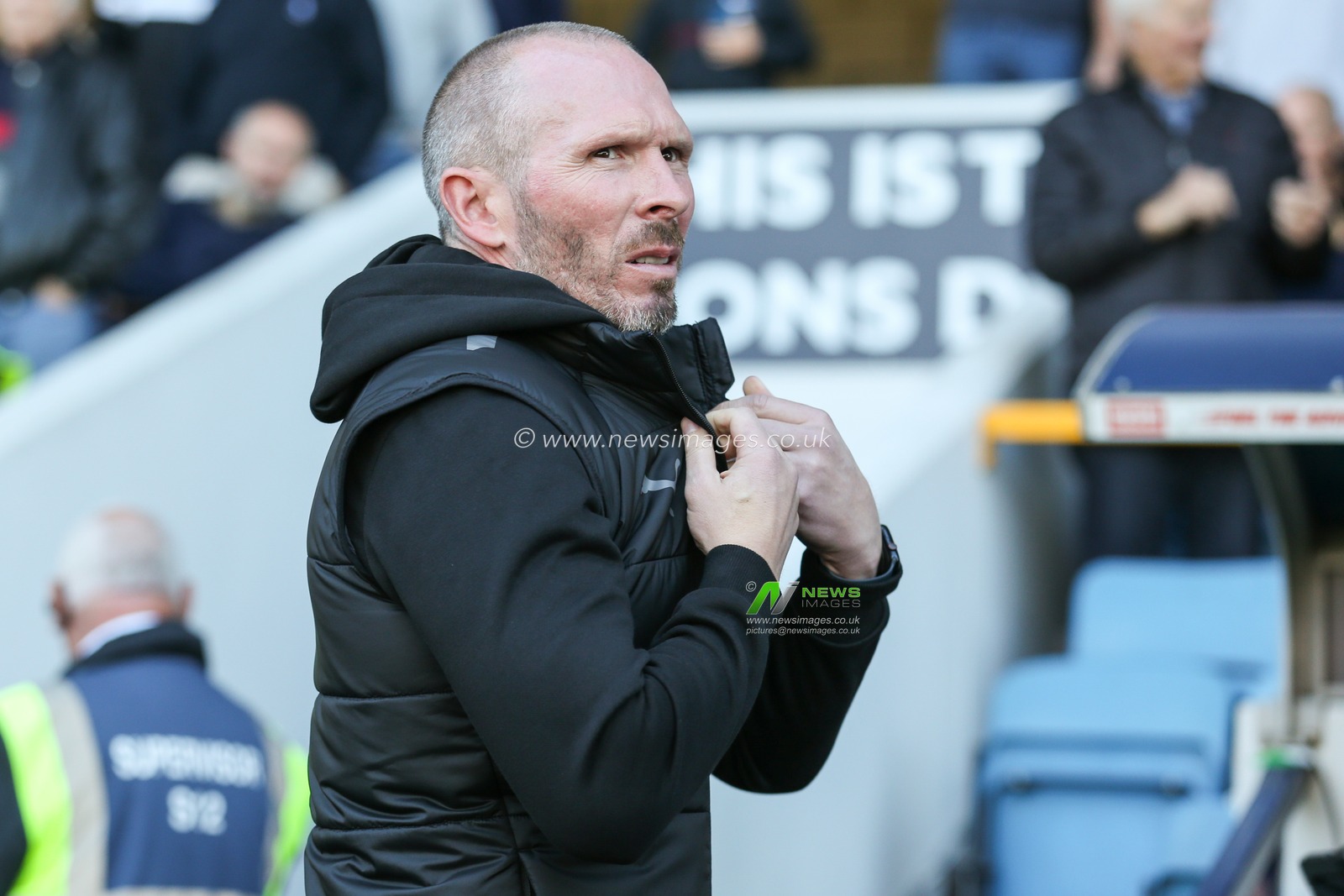 Michael Appleton manager of Blackpool during the Sky Bet Championship match Millwall vs Blackpool at The Den, London, United Kingdom, 17th September 2022

(Photo by Arron Gent/News Images)