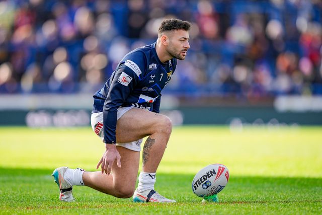 Jake Connor of Leeds Rhinos prepares to take a kick in the pre-game warm up during the Betfred Super League round 1 match Leeds Rhinos vs Warrington Wolves at AMT Headingley Stadium, Leeds, United Kingdom on 29 March 2026

(Photo by Maynard Manyowa/News Images)