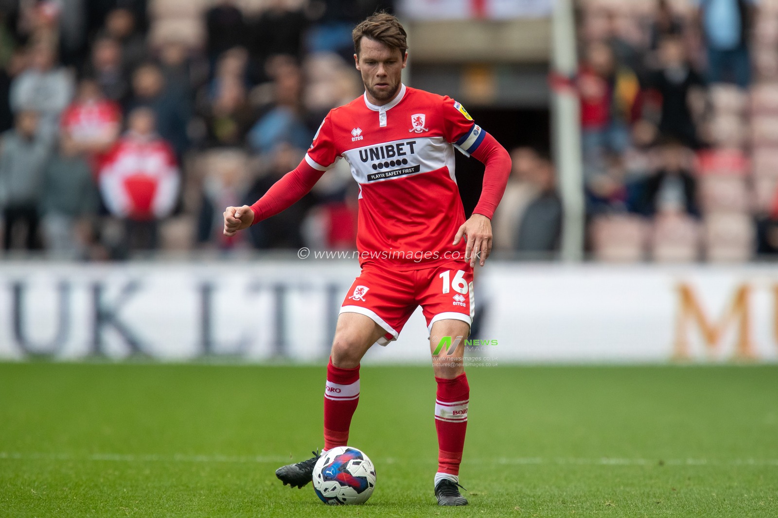 Jonathan Howson #16 of Middlesbrough on the ball during the Sky Bet Championship match Middlesbrough vs Blackburn Rovers at Riverside Stadium, Middlesbrough, United Kingdom, 15th October 2022

(Photo by James Heaton/News Images)