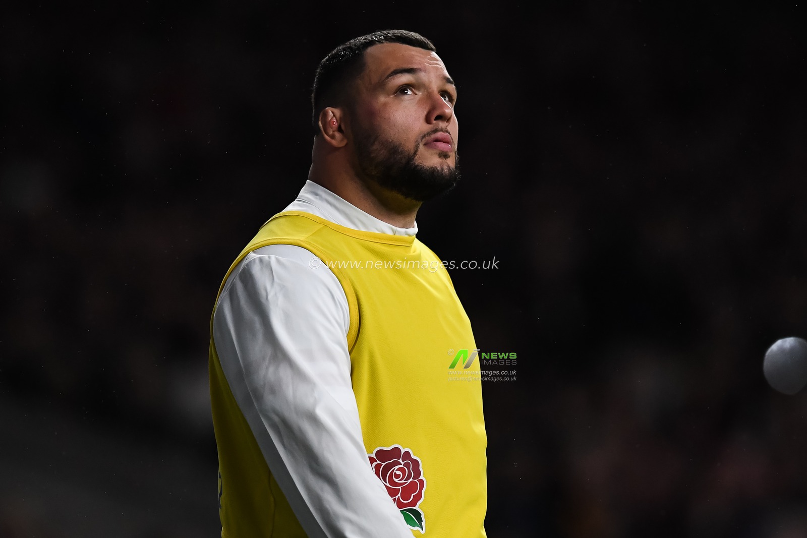 Ellis Genge of England warms up on the side lines during the Autumn internationals match England vs South Africa at Twickenham Stadium, Twickenham, United Kingdom, 26th November 2022

(Photo by Mike Jones/News Images)
