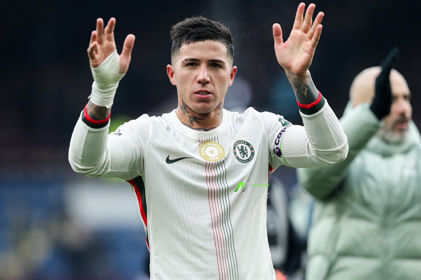 Enzo Fernandez of Chelsea celebrate 0-2 win after the Premier League match Burnley vs Chelsea at Turf Moor, Burnley, United Kingdom, 22nd November 2025

(Photo by Jorge Horsted/News Images)

*** GER AUT SUI OUT ***