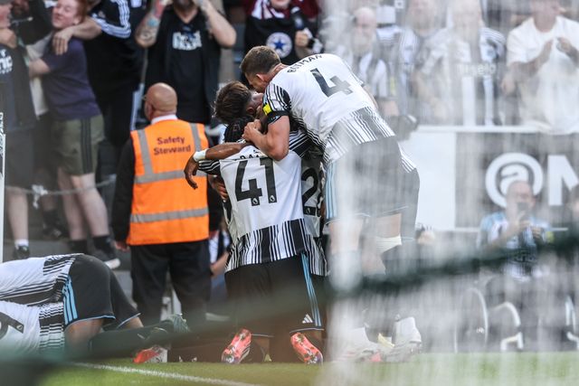 Joe Willock of Newcastle United celebrates his goal to make it 1-1 during the Premier League match Newcastle Untied vs Liverpool at St. James's Park, Newcastle, United Kingdom on 23 August 2026

(Photo by Alfie Cosgrove/News Images)