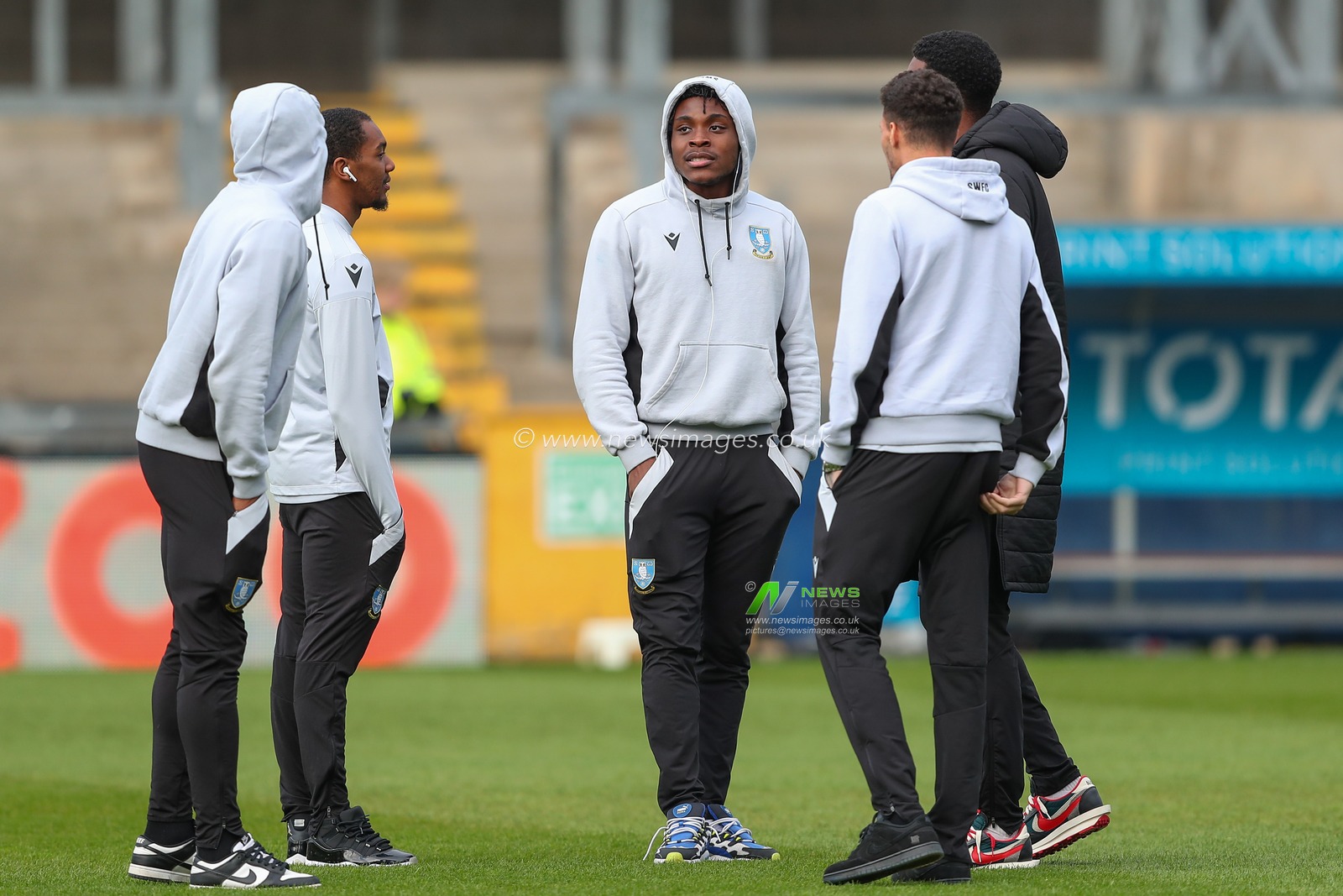 Sheffield Wednesday players arrive ahead of the Sky Bet League 1 match Bristol Rovers vs Sheffield Wednesday at Memorial Stadium, Bristol, United Kingdom, 18th April 2023

(Photo by Gareth Evans/News Images)
