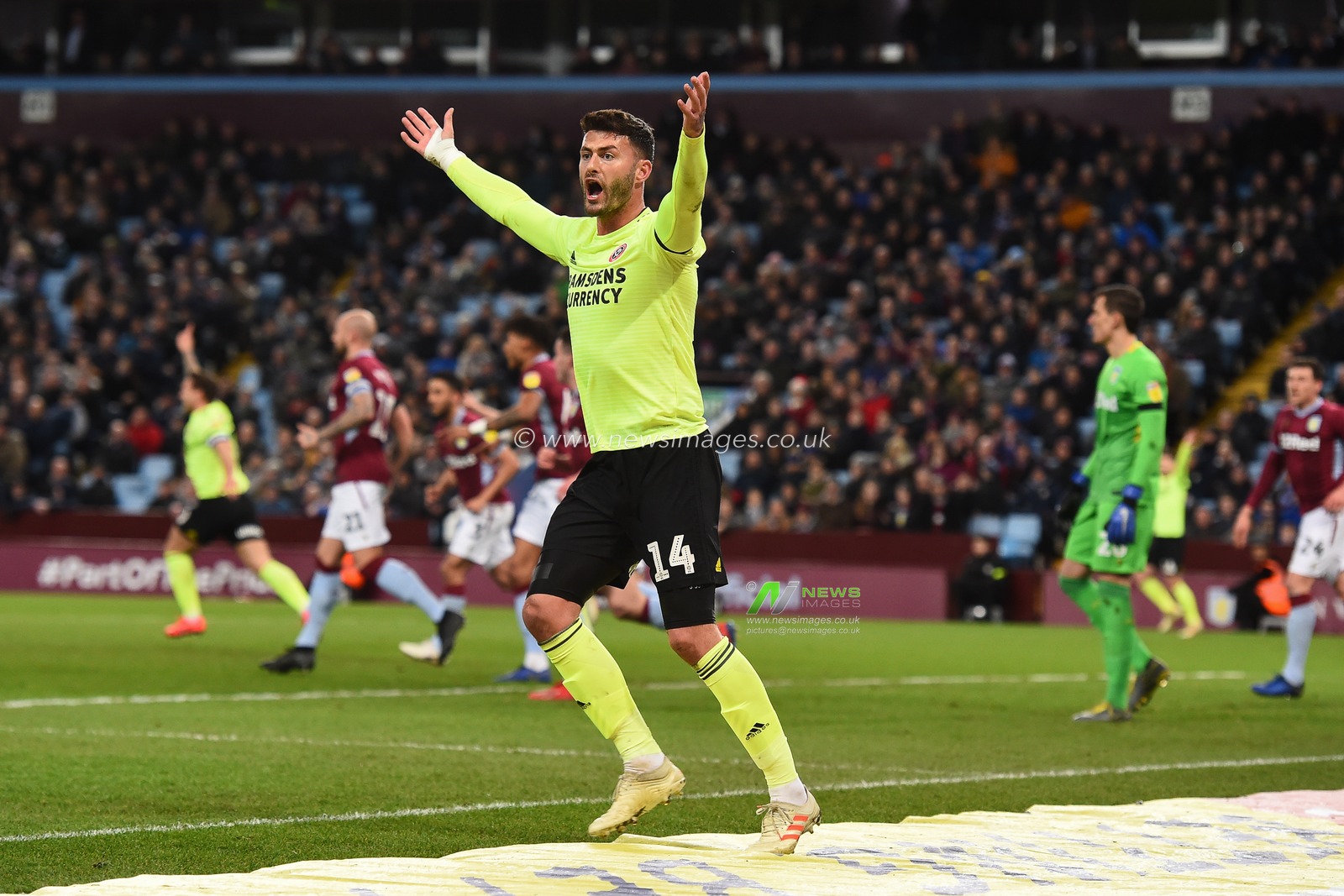 8th February 2019, Villa Park, Birmingham, England ; Sky Bet Championship, Aston Villa v Sheffield United : Gary Madine (14) of Sheffield United celebrates after Billy Sharp (10) of Sheffield United scorea a goal to make it 0-1 

Credit: Jon Hobley/News Images

English Football League images are subject to DataCo Licence
