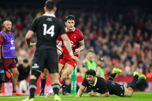Louis Rees-Zammit of Wales makes a break during the Quilter Nations Series 2025 match Wales vs New Zealand at Principality Stadium, Cardiff, United Kingdom, 22nd November 2025

(Photo by Andrew Lewis/News Images)

*** GER AUT SUI OUT ***