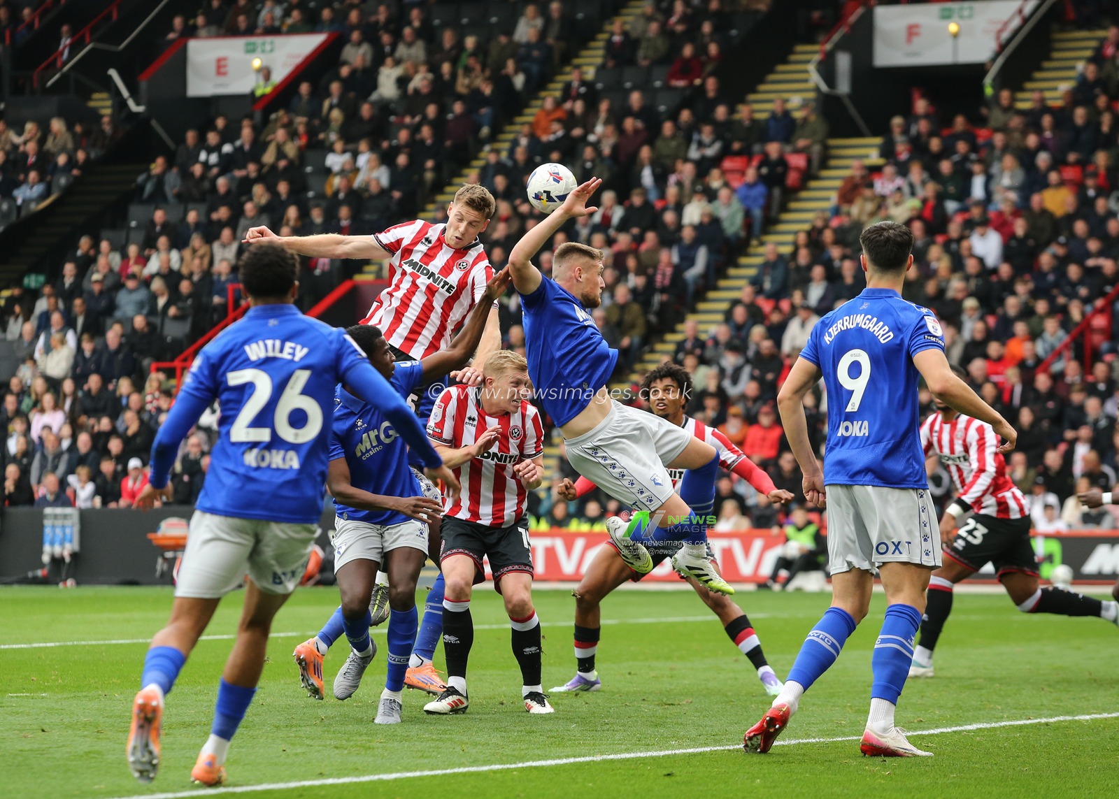 Mark McGuinness of Sheffield United jumps up to win the high ball  during the Sky Bet Championship match Sheffield United vs Watford at Bramall Lane, Sheffield, United Kingdom, 18th October 2025

(Photo by Richard Bierton/News Images)